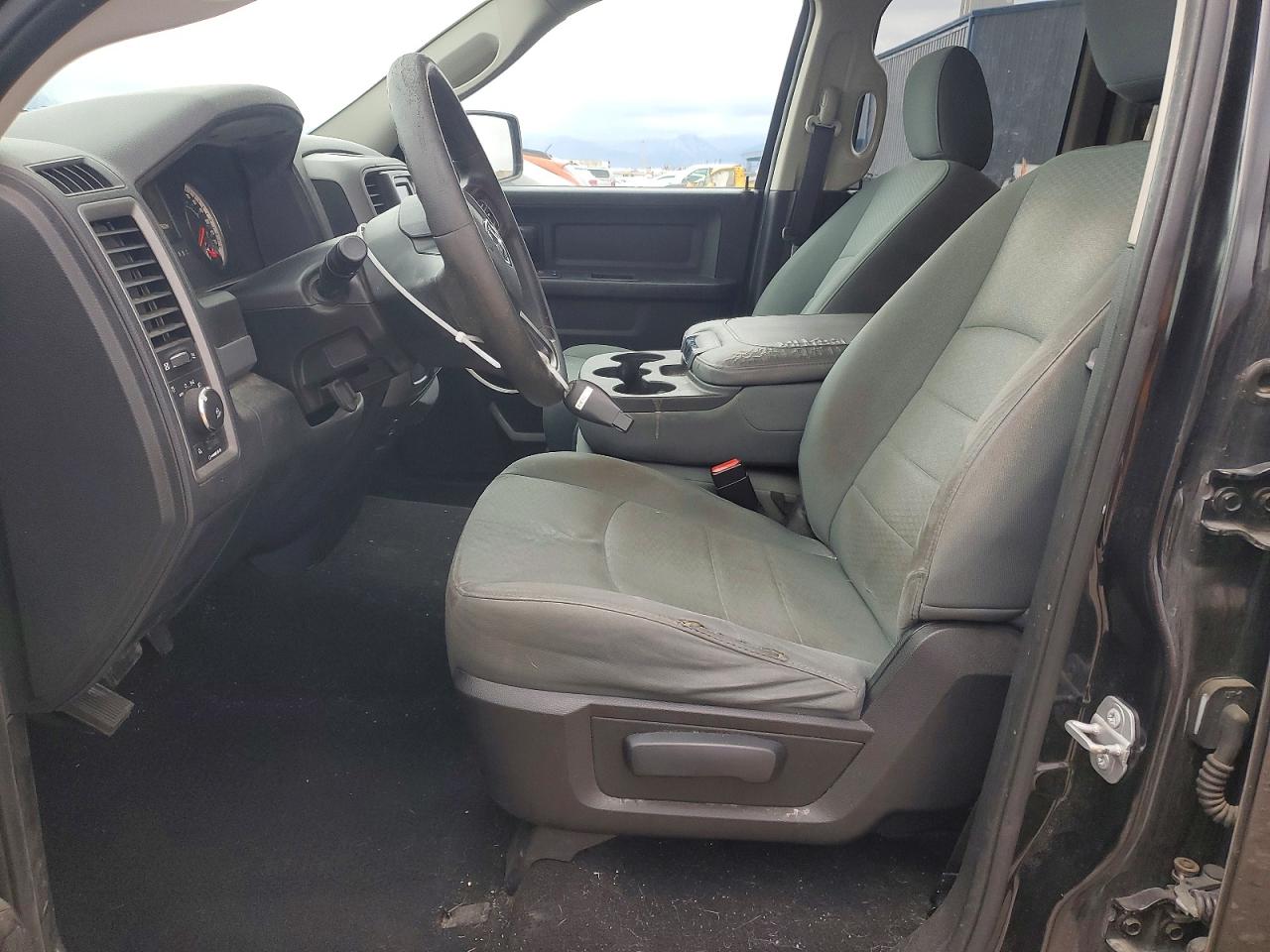 2016 RAM 1500 ST photo 13