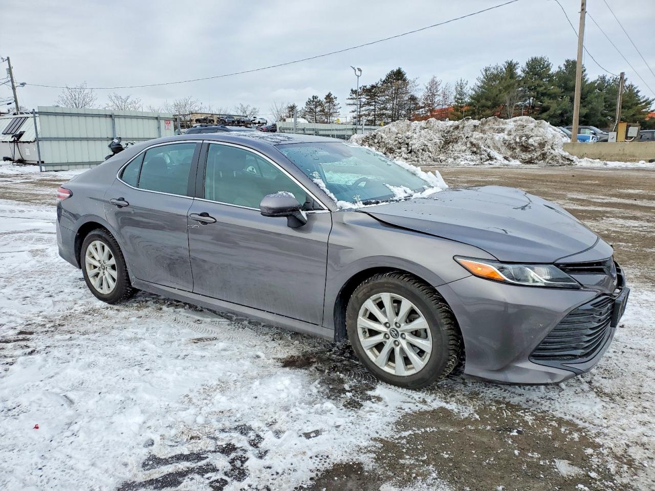2020 TOYOTA CAMRY LE photo 4