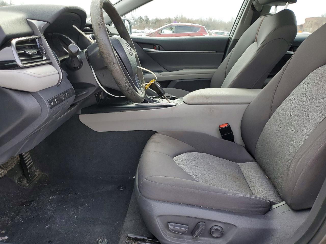 2020 TOYOTA CAMRY LE photo 7
