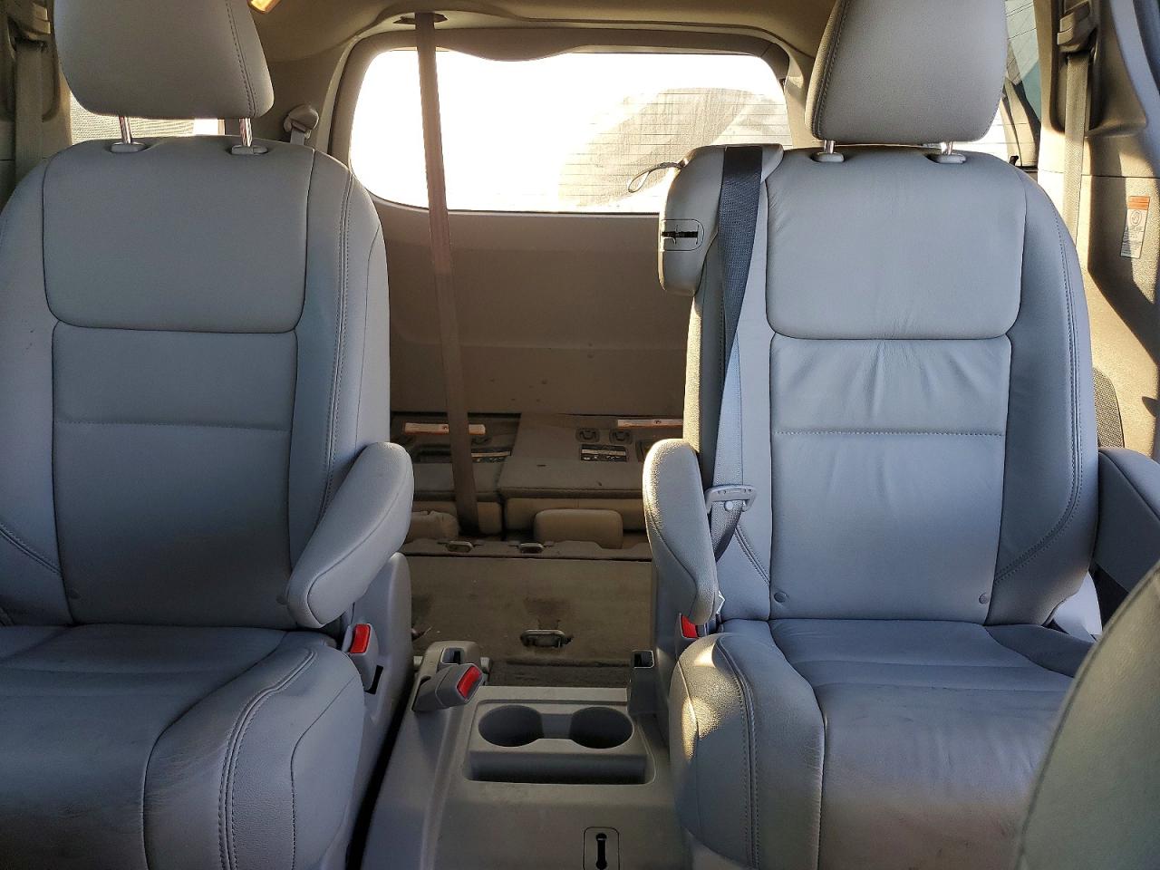 2016 TOYOTA SIENNA XLE PREMIUM 8-PASSENGER photo 19