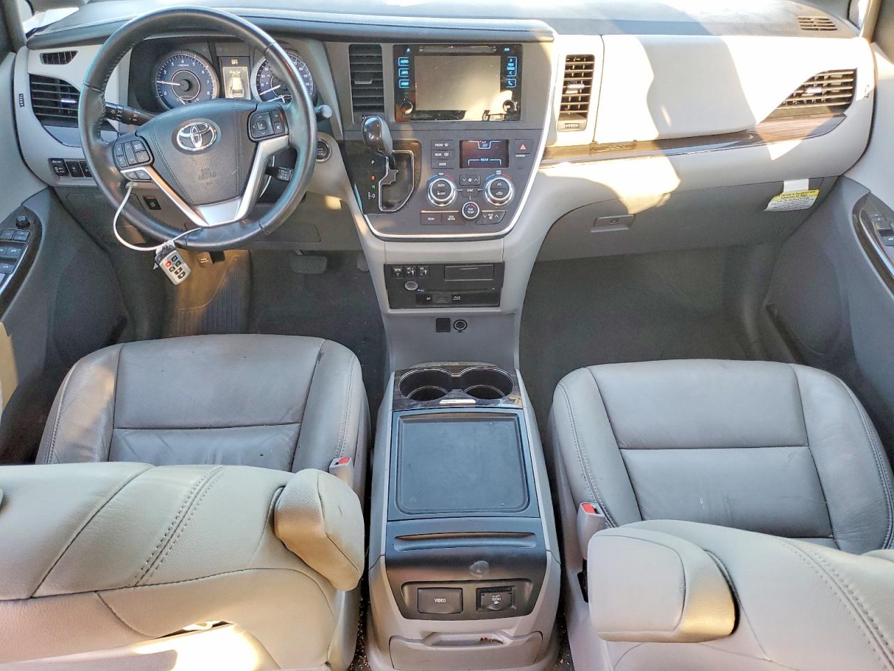 2016 TOYOTA SIENNA XLE PREMIUM 8-PASSENGER photo 15