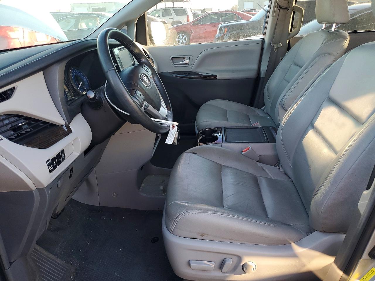 2016 TOYOTA SIENNA XLE PREMIUM 8-PASSENGER photo 13