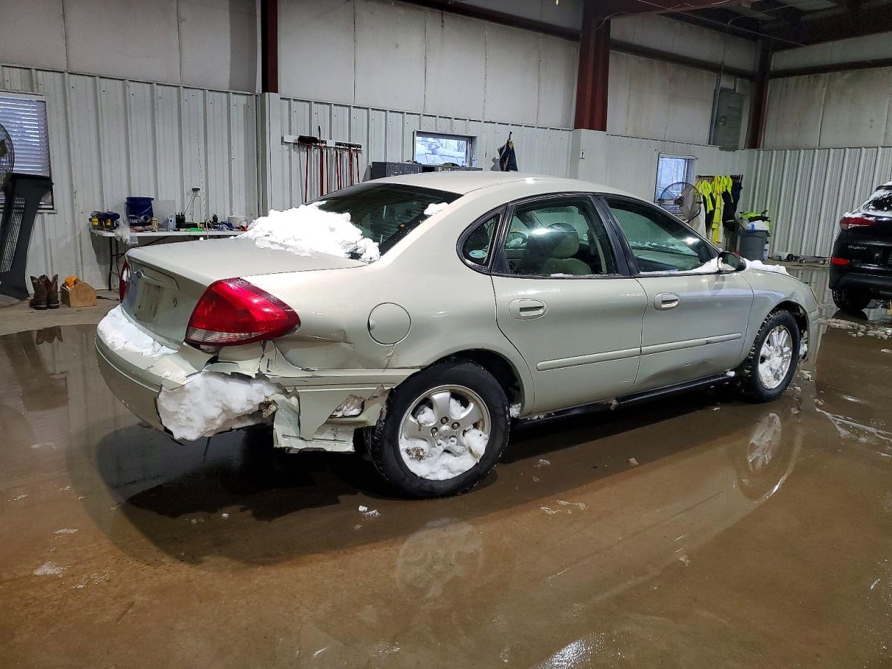 2004 FORD TAURUS SE photo 3