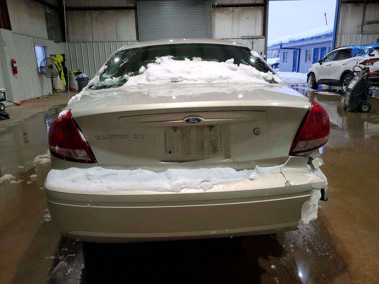 2004 FORD TAURUS SE photo 6