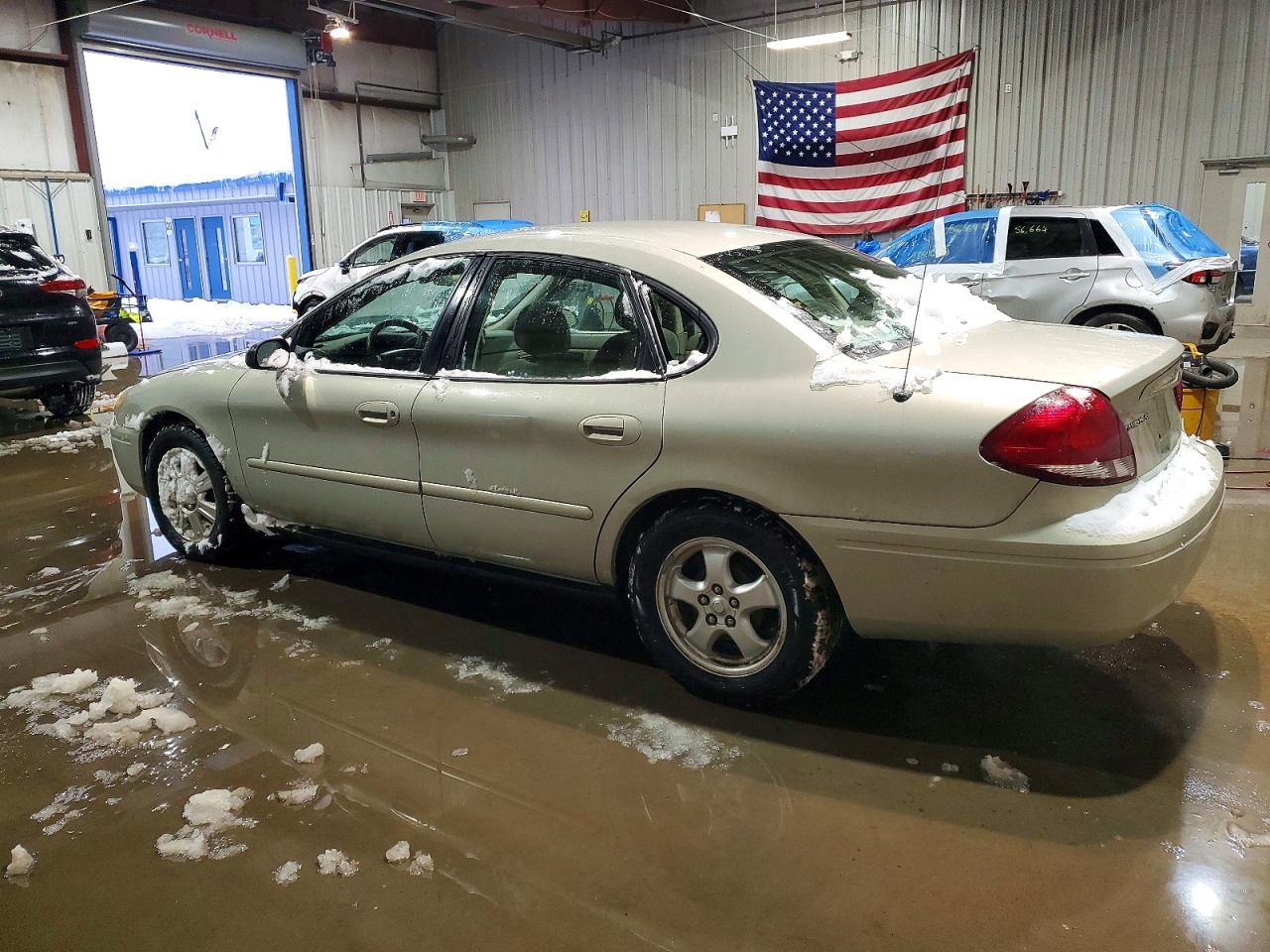 2004 FORD TAURUS SE photo 2