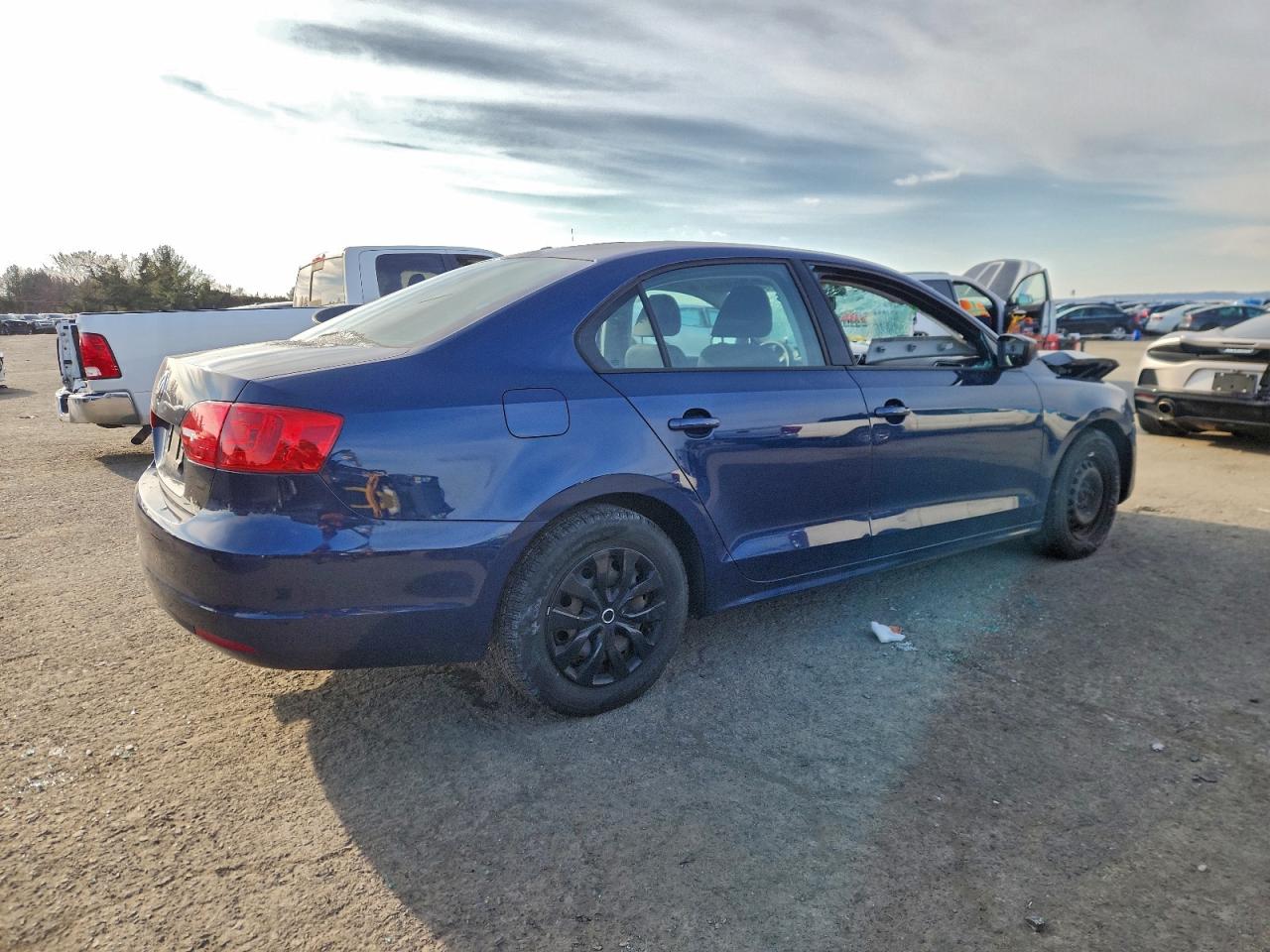 2013 VOLKSWAGEN JETTA BASE photo 3