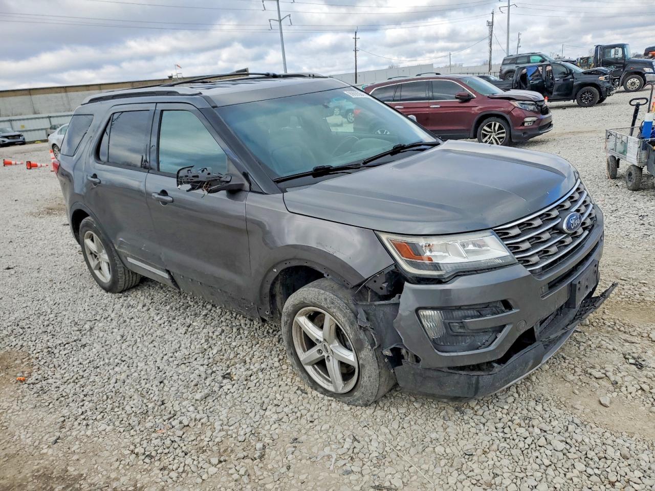 2016 FORD EXPLORER XLT photo 4