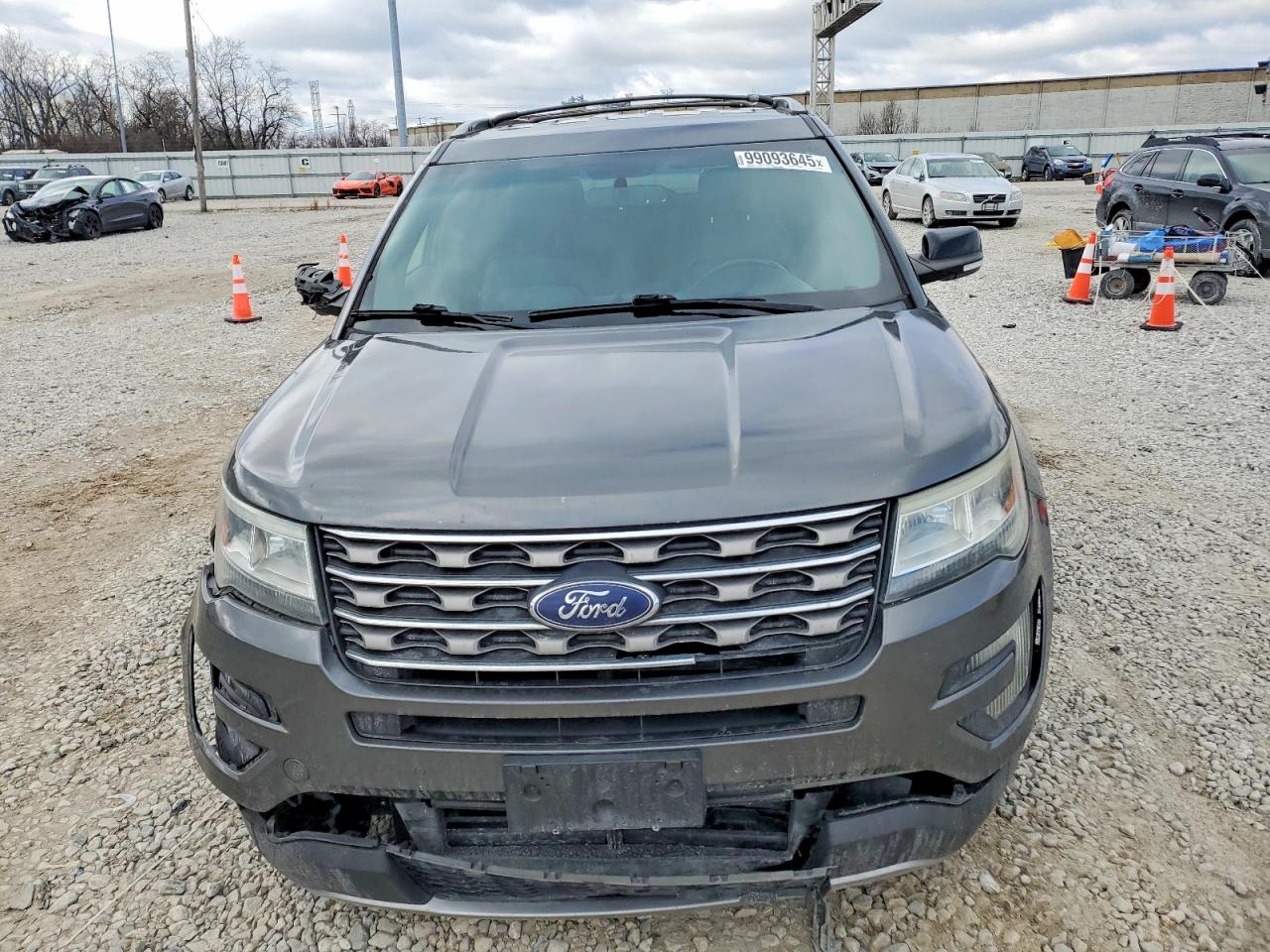 2016 FORD EXPLORER XLT photo 5