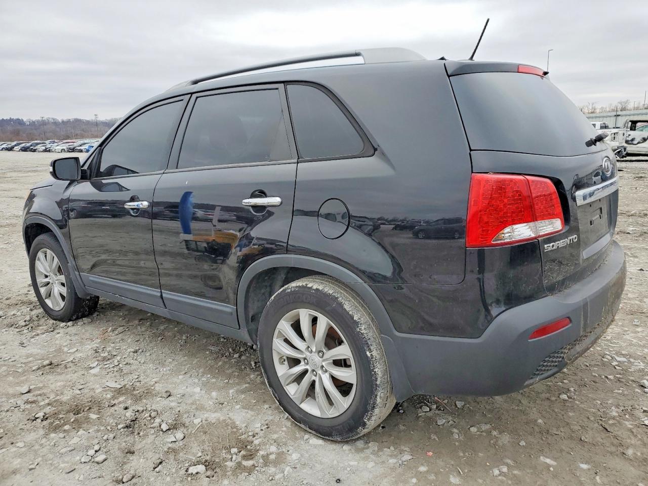 2011 KIA SORENTO BASE photo 2