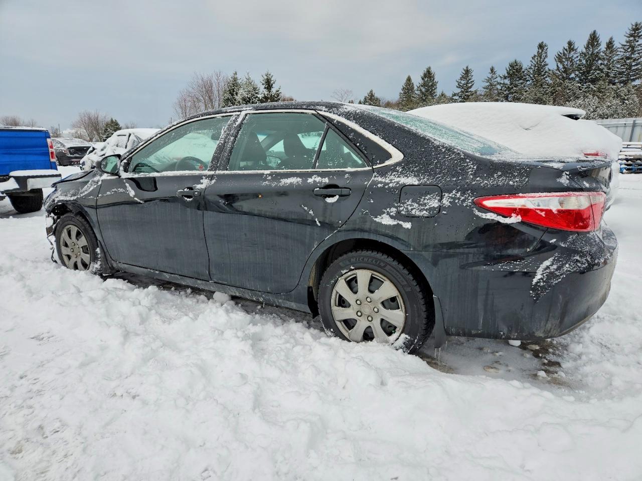 2017 TOYOTA CAMRY LE photo 2