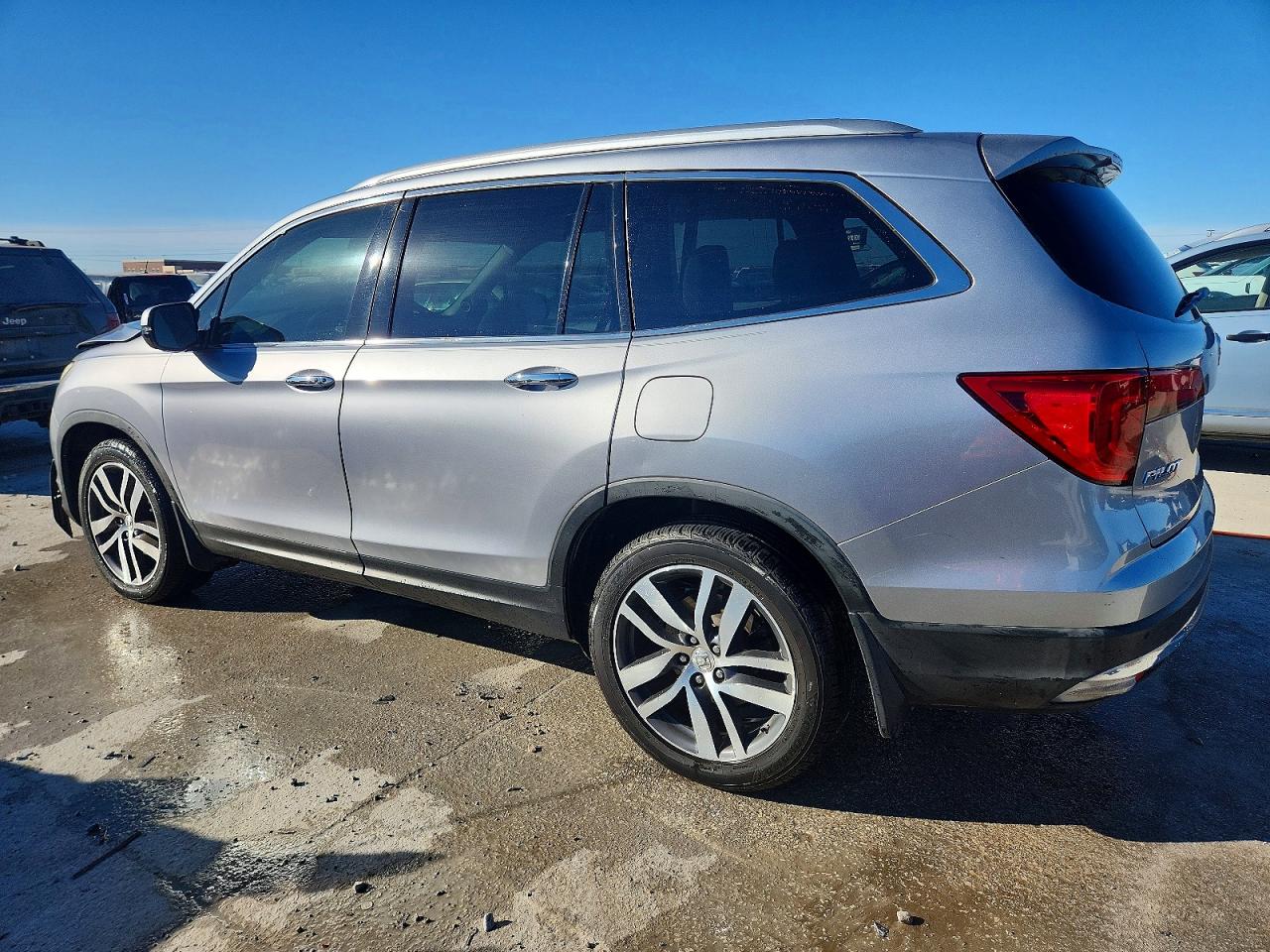 2016 HONDA PILOT TOURING photo 3