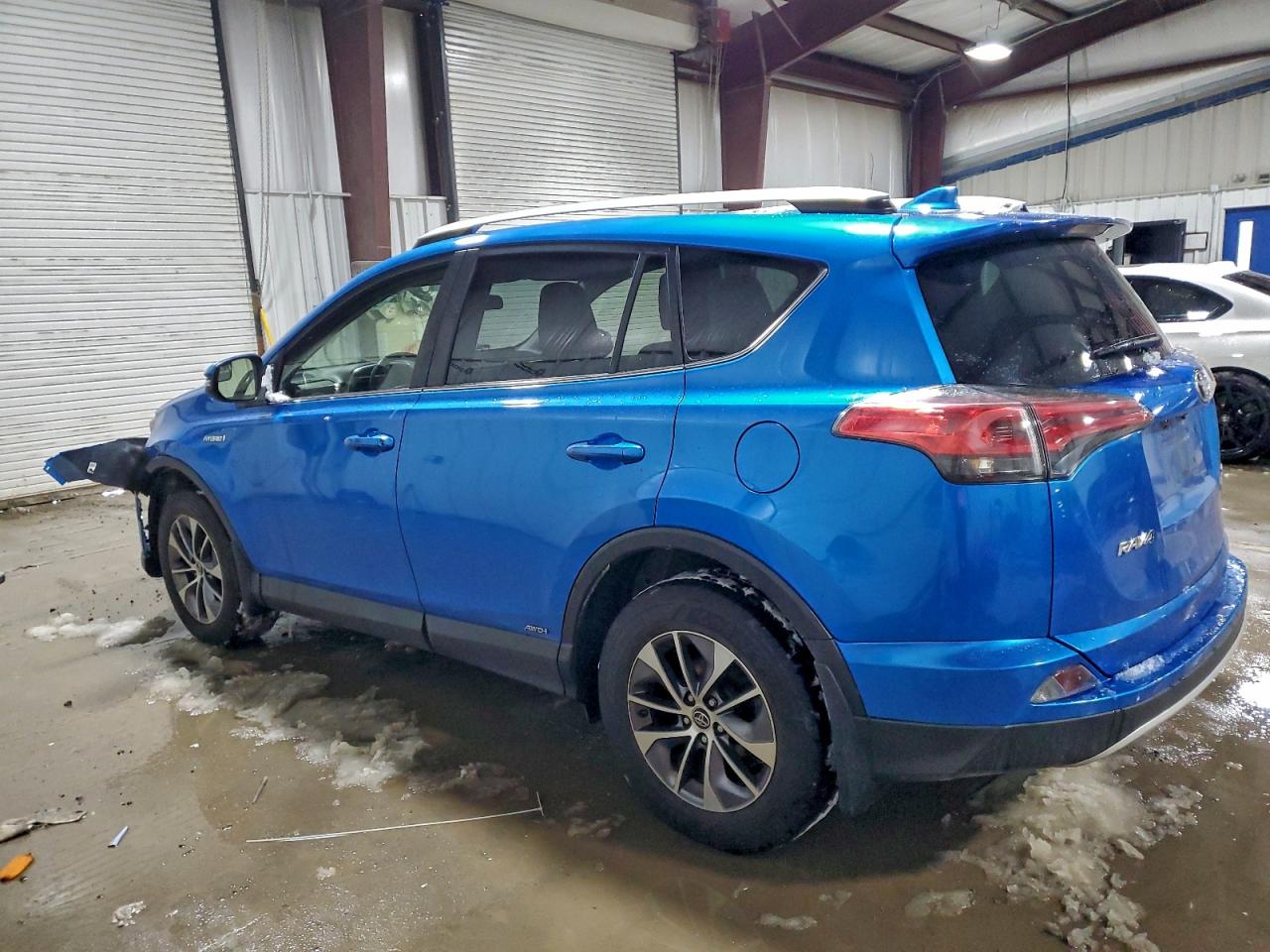 2016 TOYOTA RAV4 HV XLE photo 2