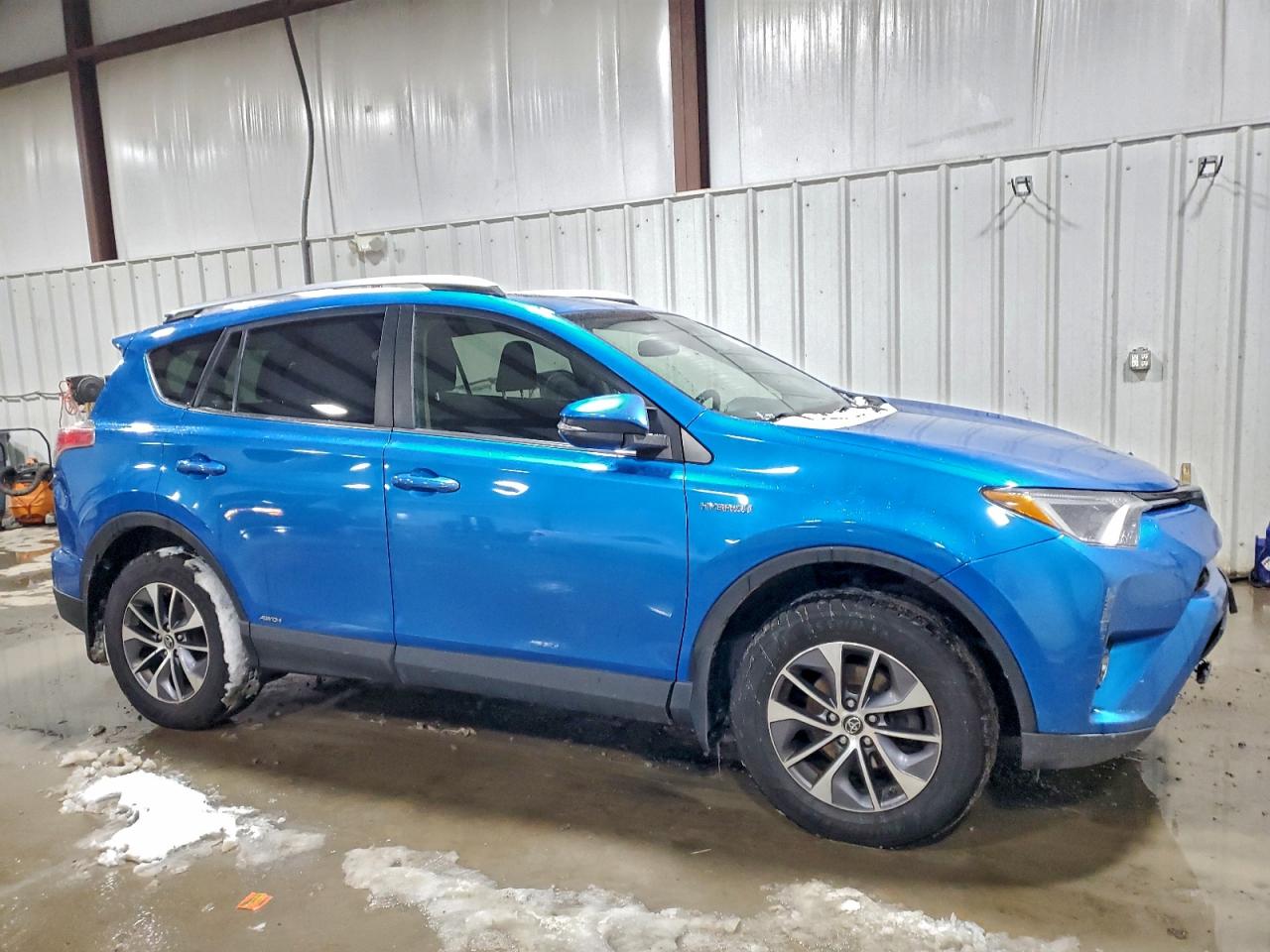 2016 TOYOTA RAV4 HV XLE photo 4