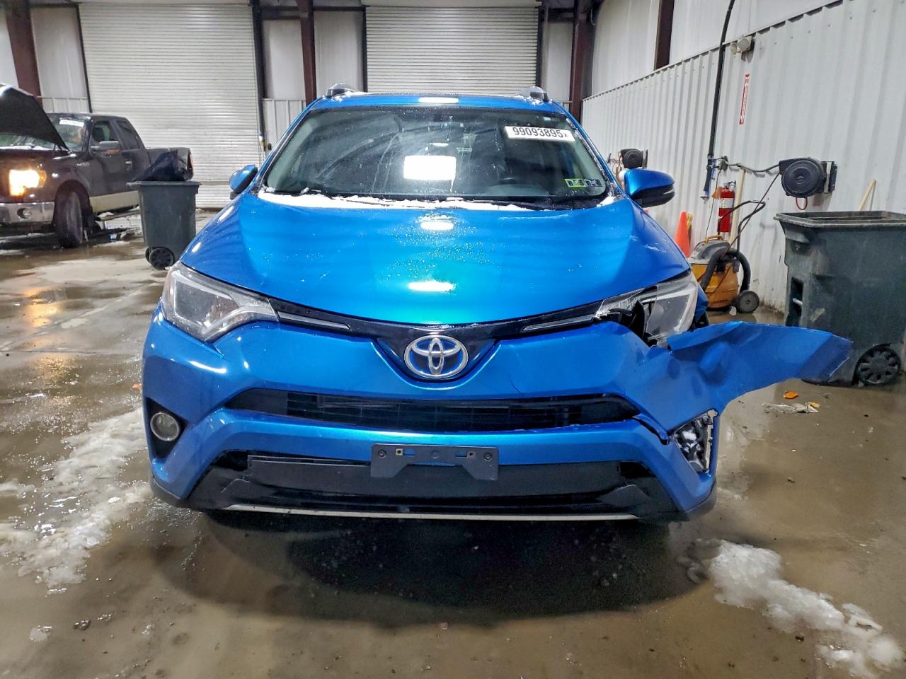2016 TOYOTA RAV4 HV XLE photo 5