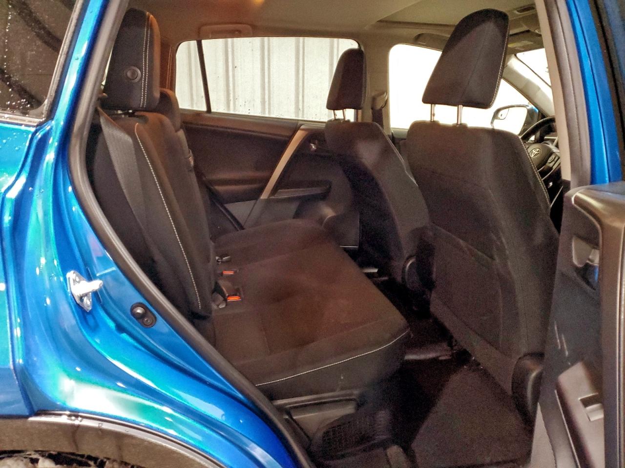 2016 TOYOTA RAV4 HV XLE photo 11