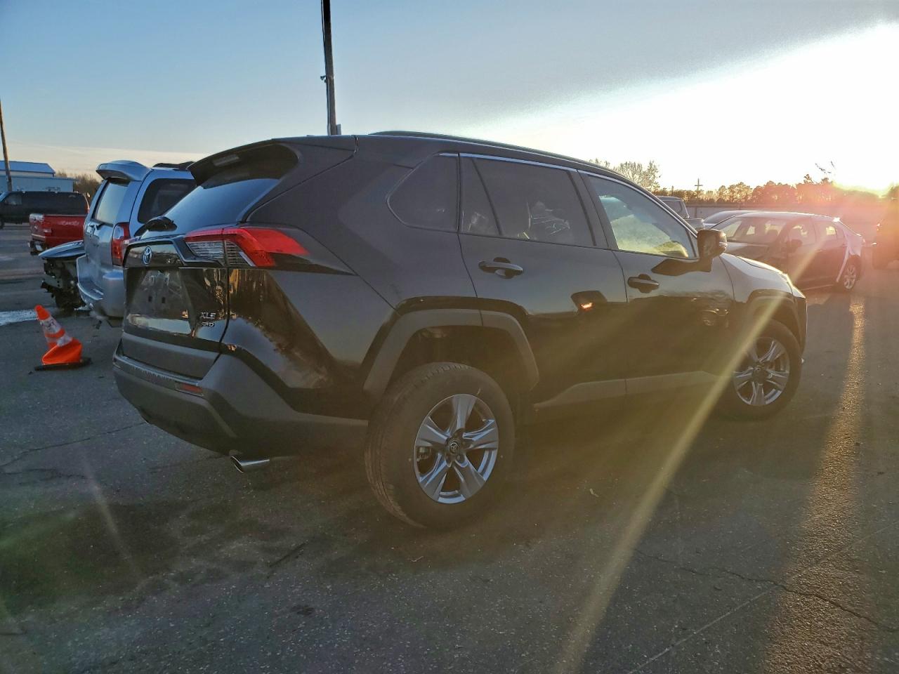 2025 TOYOTA RAV4 XLE photo 3