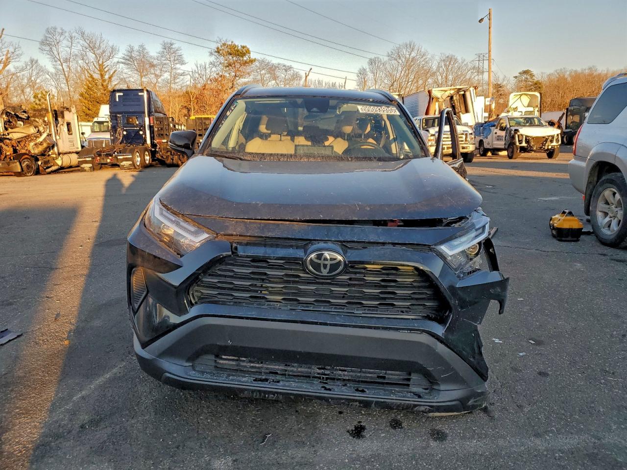 2025 TOYOTA RAV4 XLE photo 5