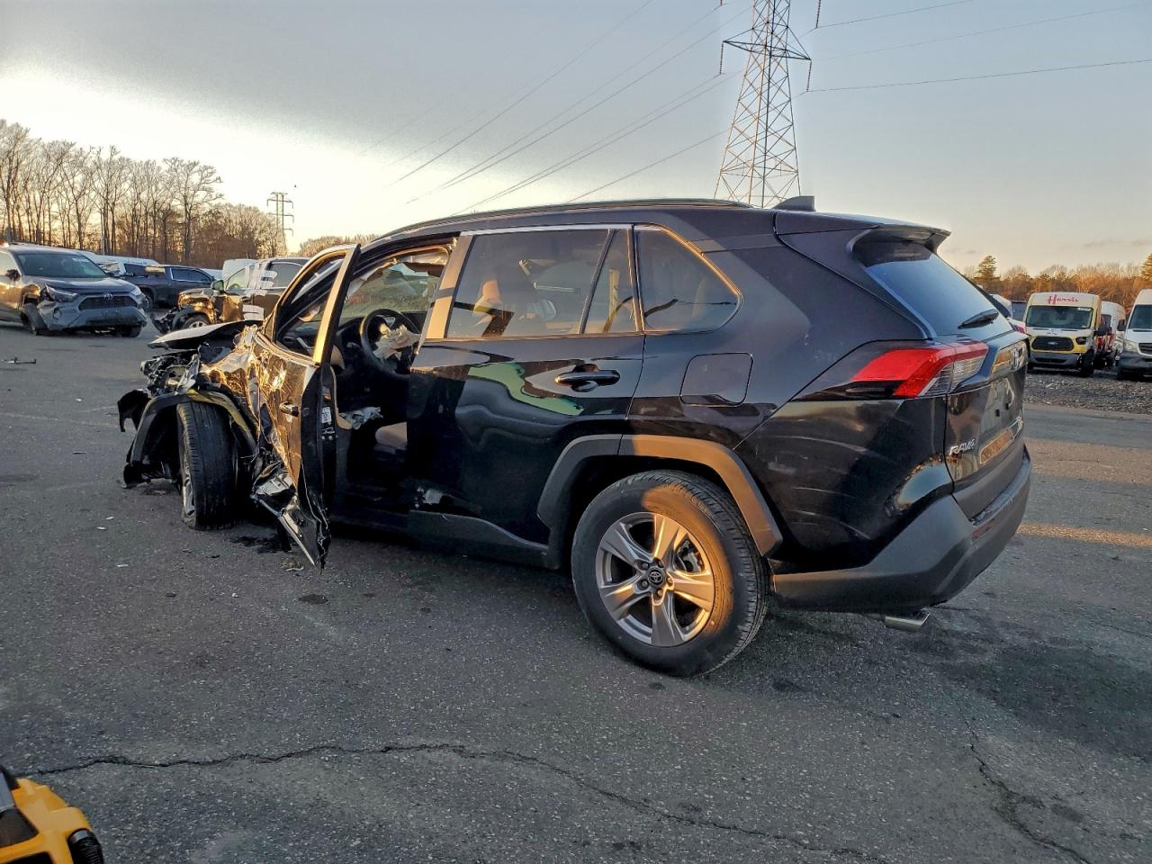 2025 TOYOTA RAV4 XLE photo 2