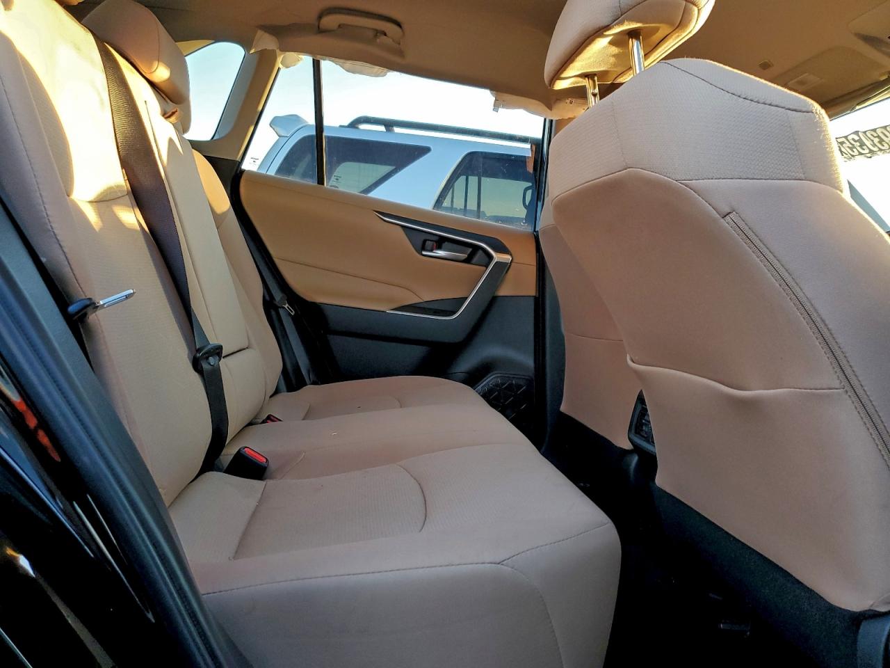 2025 TOYOTA RAV4 XLE photo 11