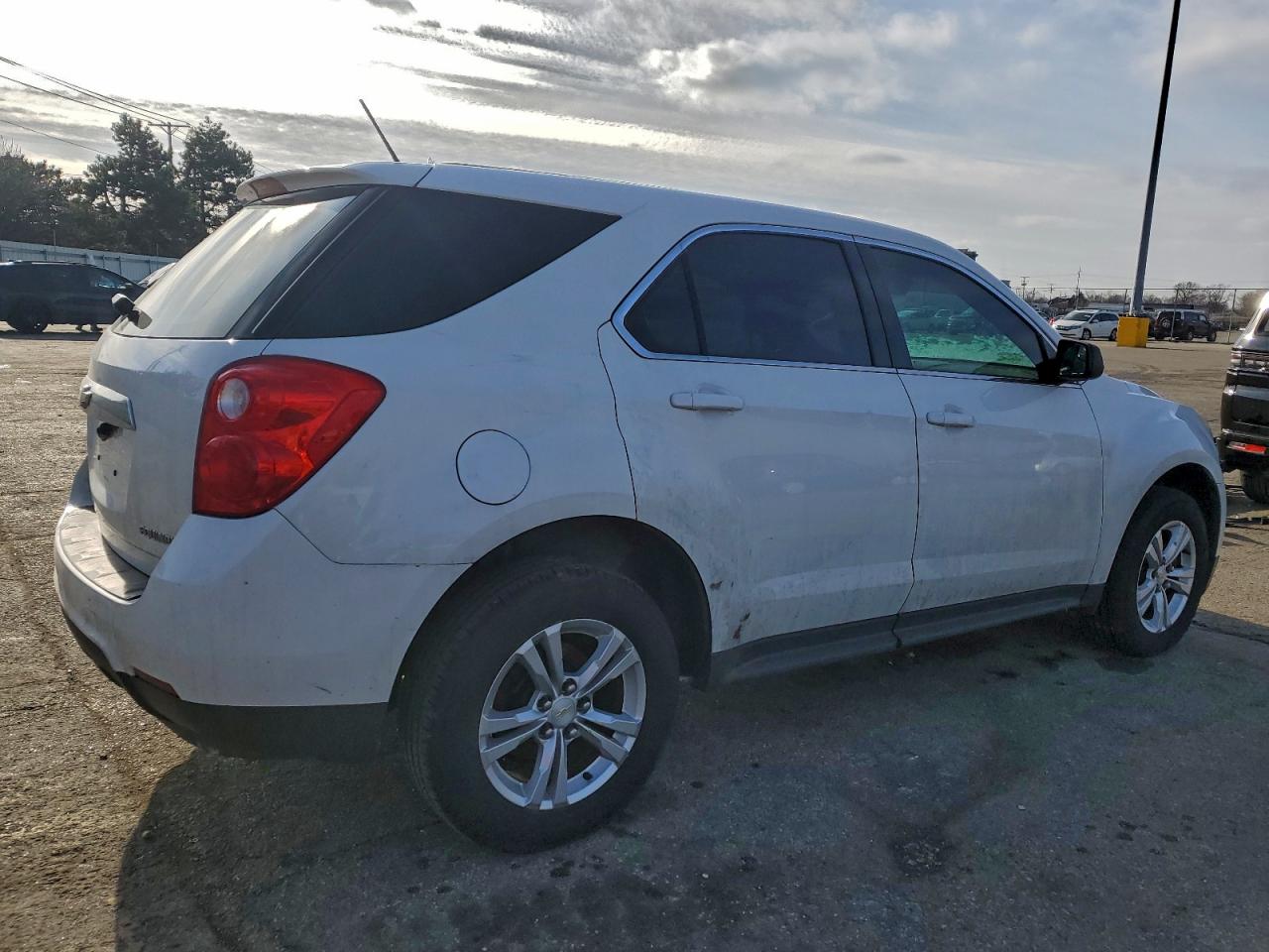 2013 CHEVROLET EQUINOX LS photo 5