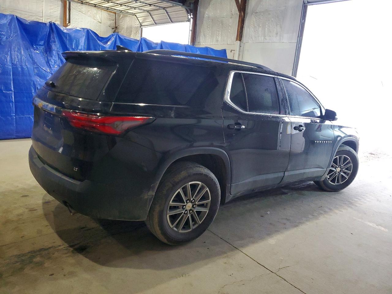 2023 CHEVROLET TRAVERSE LT photo 3