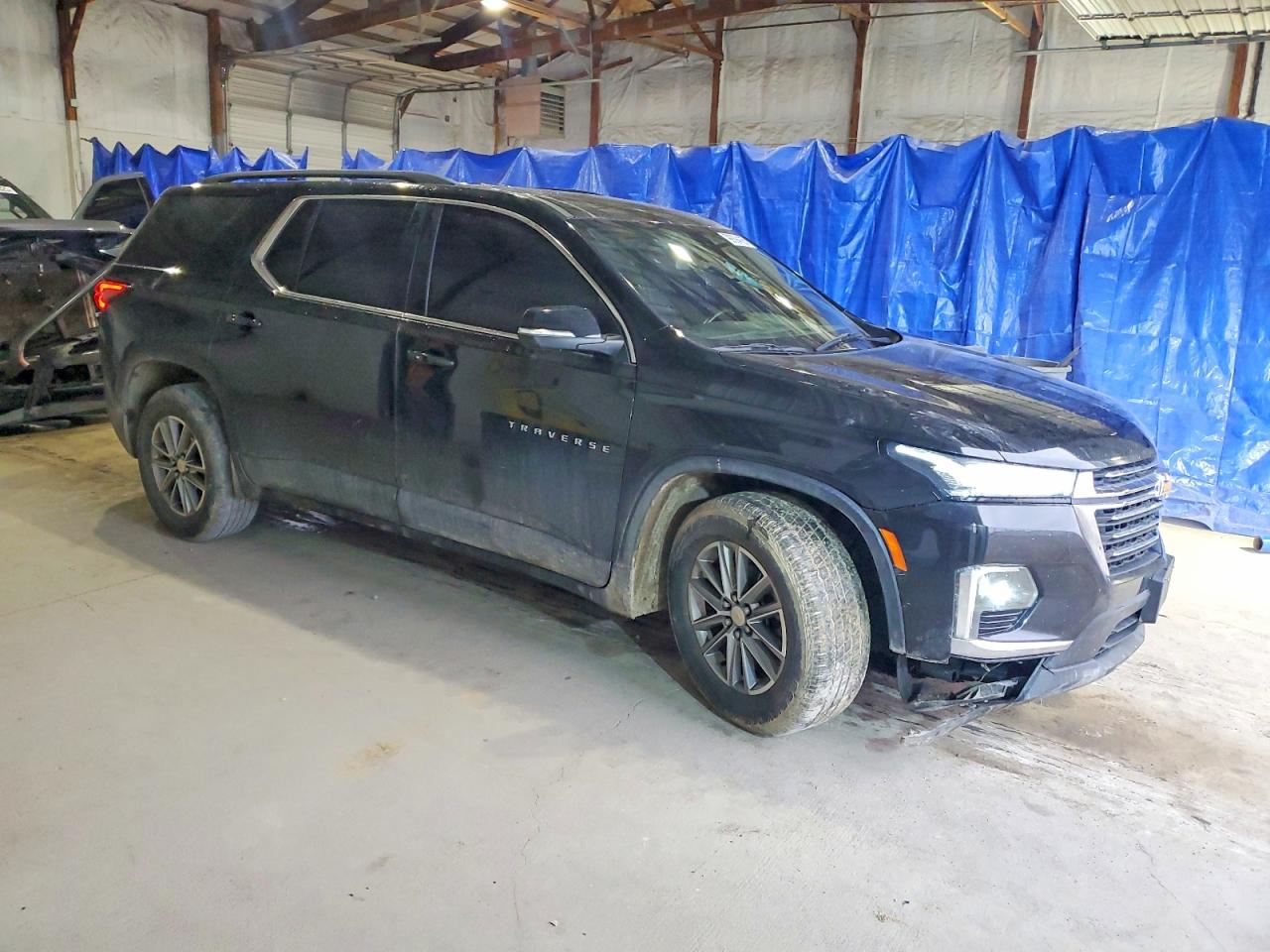 2023 CHEVROLET TRAVERSE LT photo 4