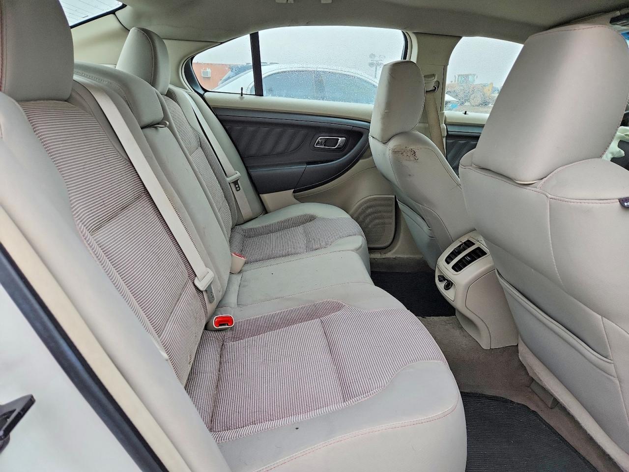 2010 FORD TAURUS SEL photo 10