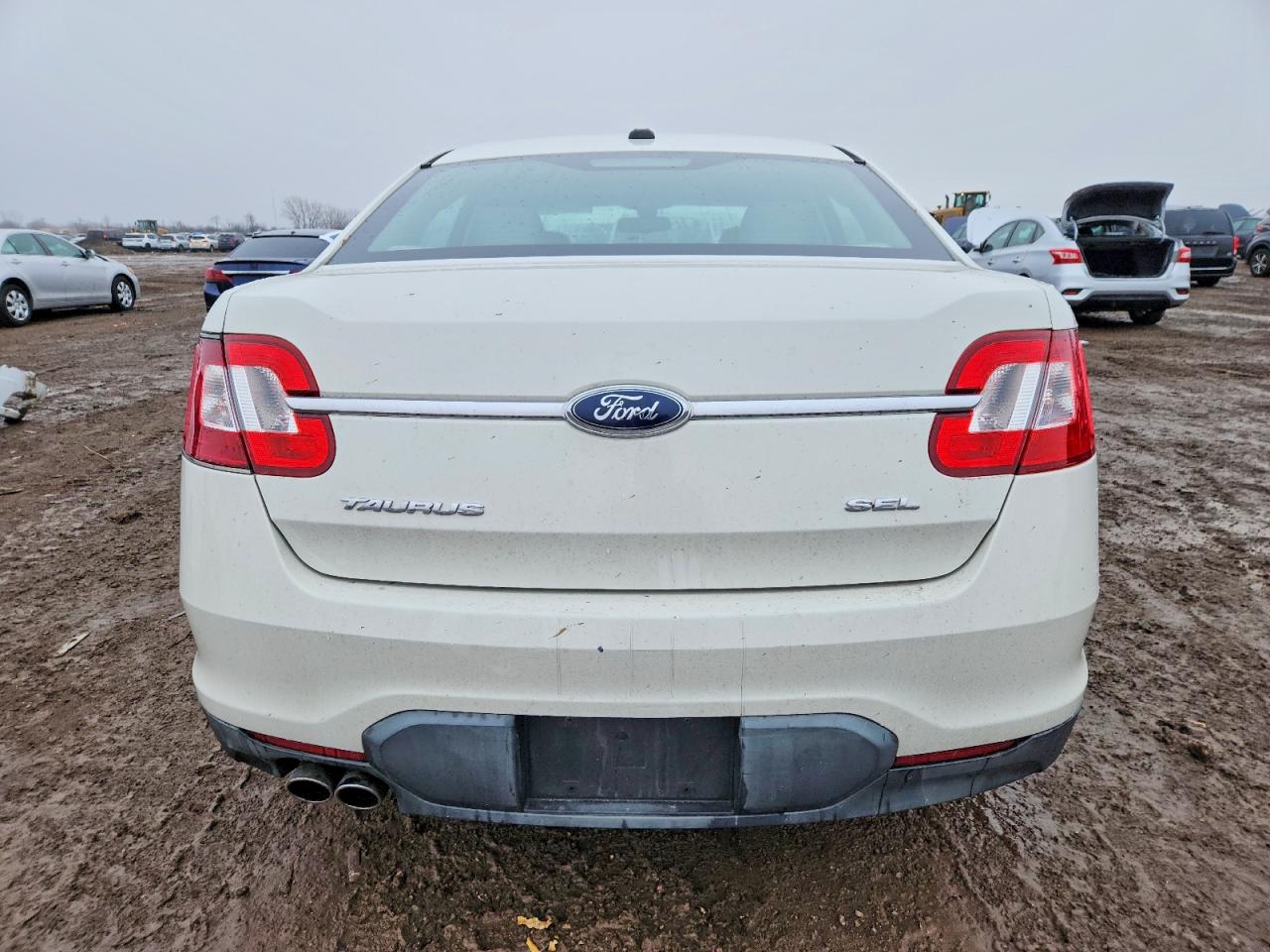2010 FORD TAURUS SEL photo 6