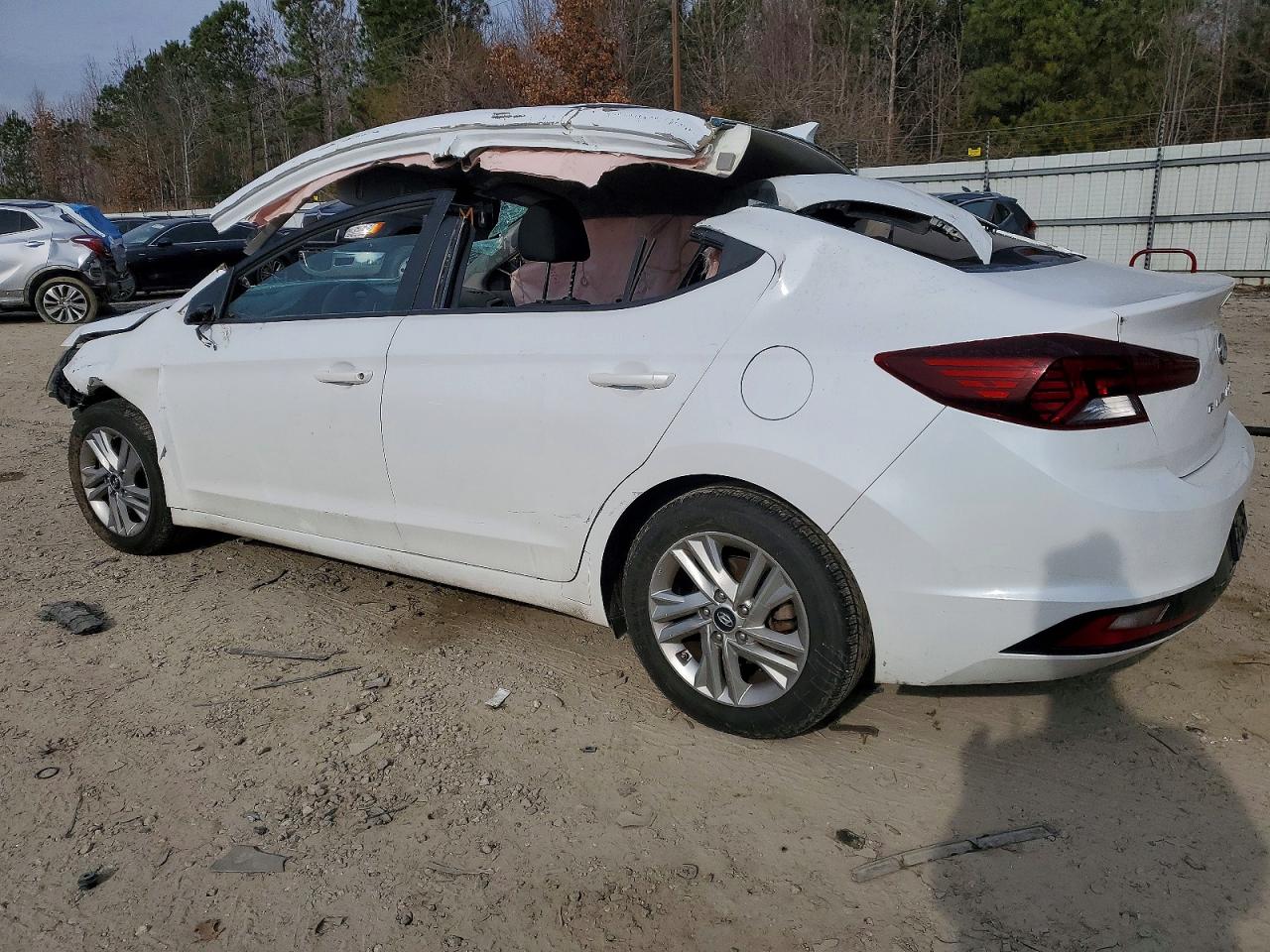 2020 HYUNDAI ELANTRA SEL photo 2