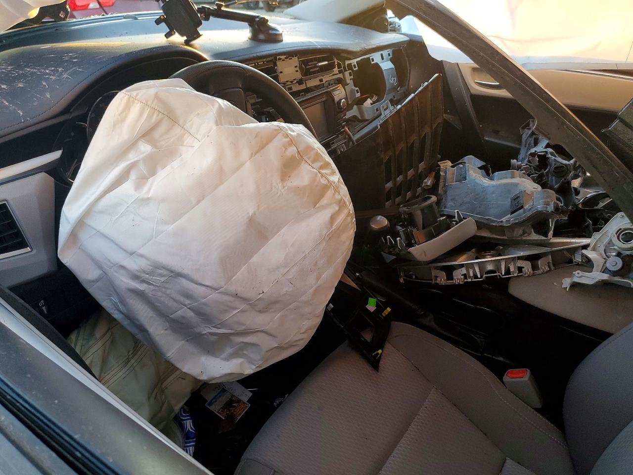 2015 TOYOTA COROLLA L photo 8