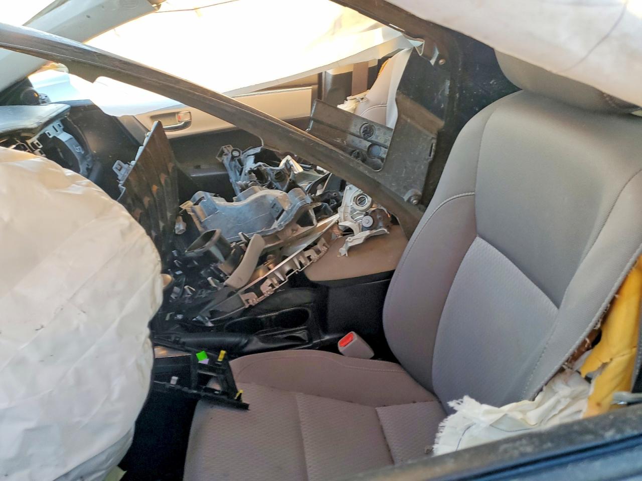2015 TOYOTA COROLLA L photo 7