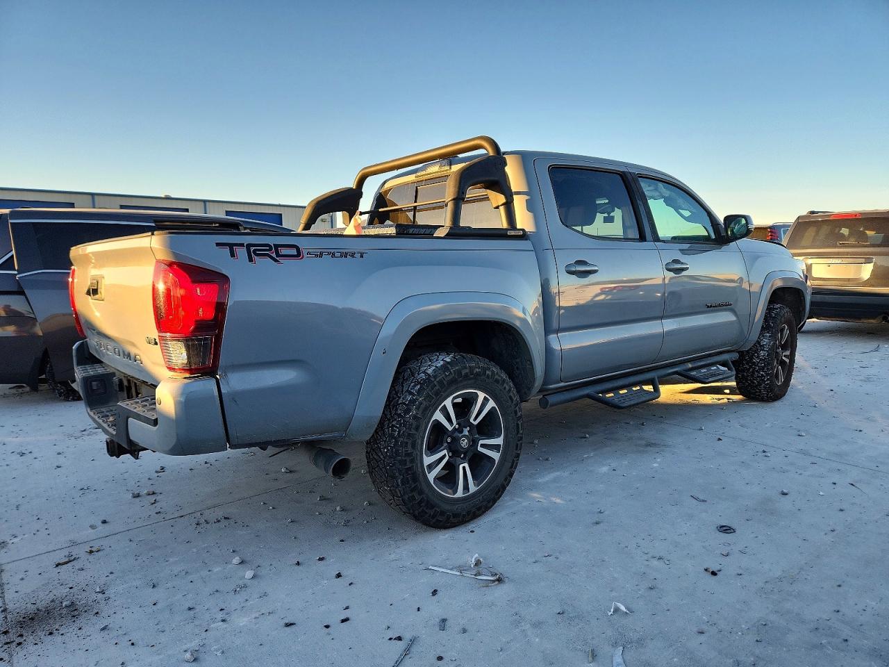 2019 TOYOTA TACOMA DOUBLE CAB photo 3