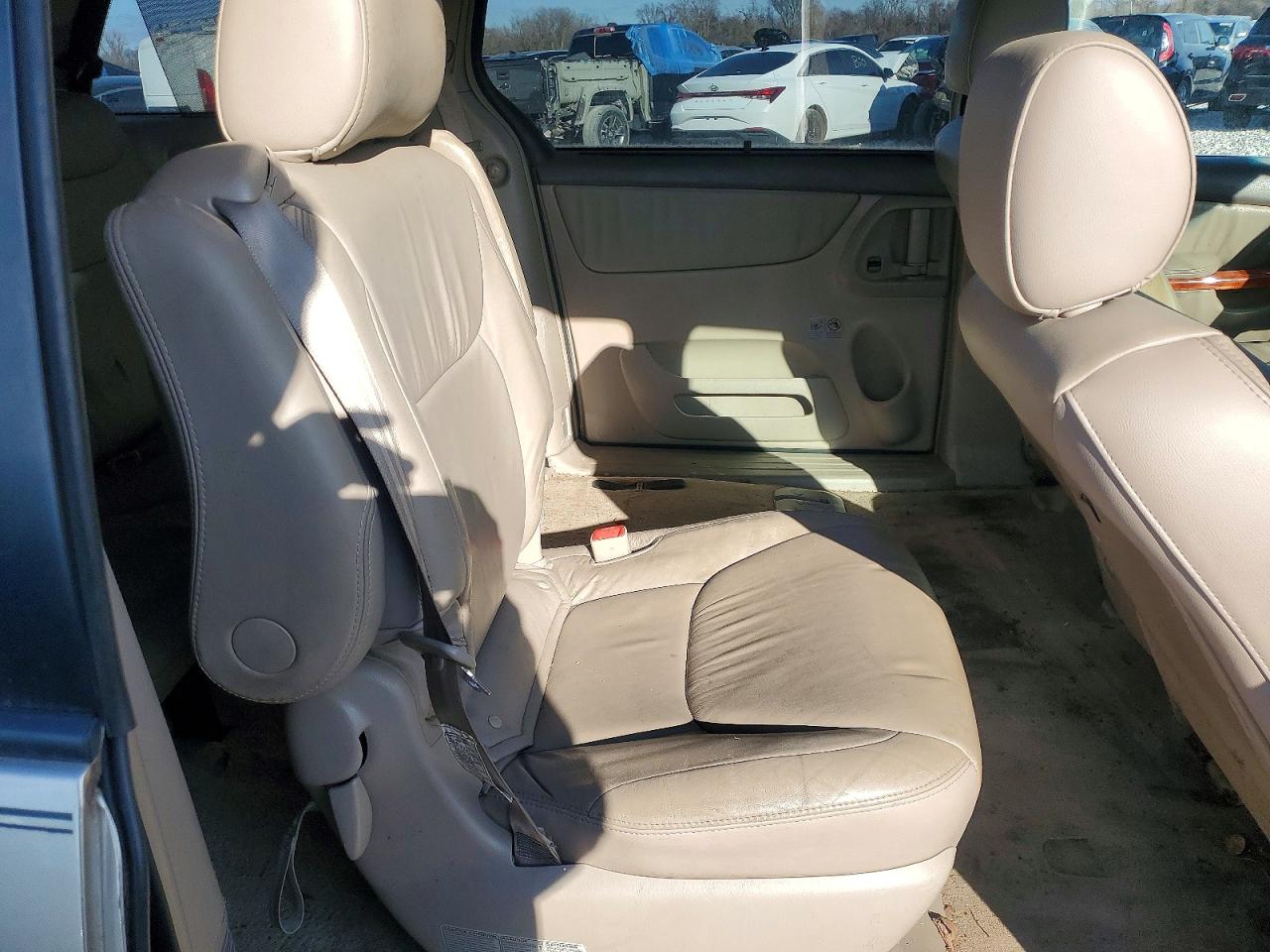 2008 TOYOTA SIENNA XLE photo 11