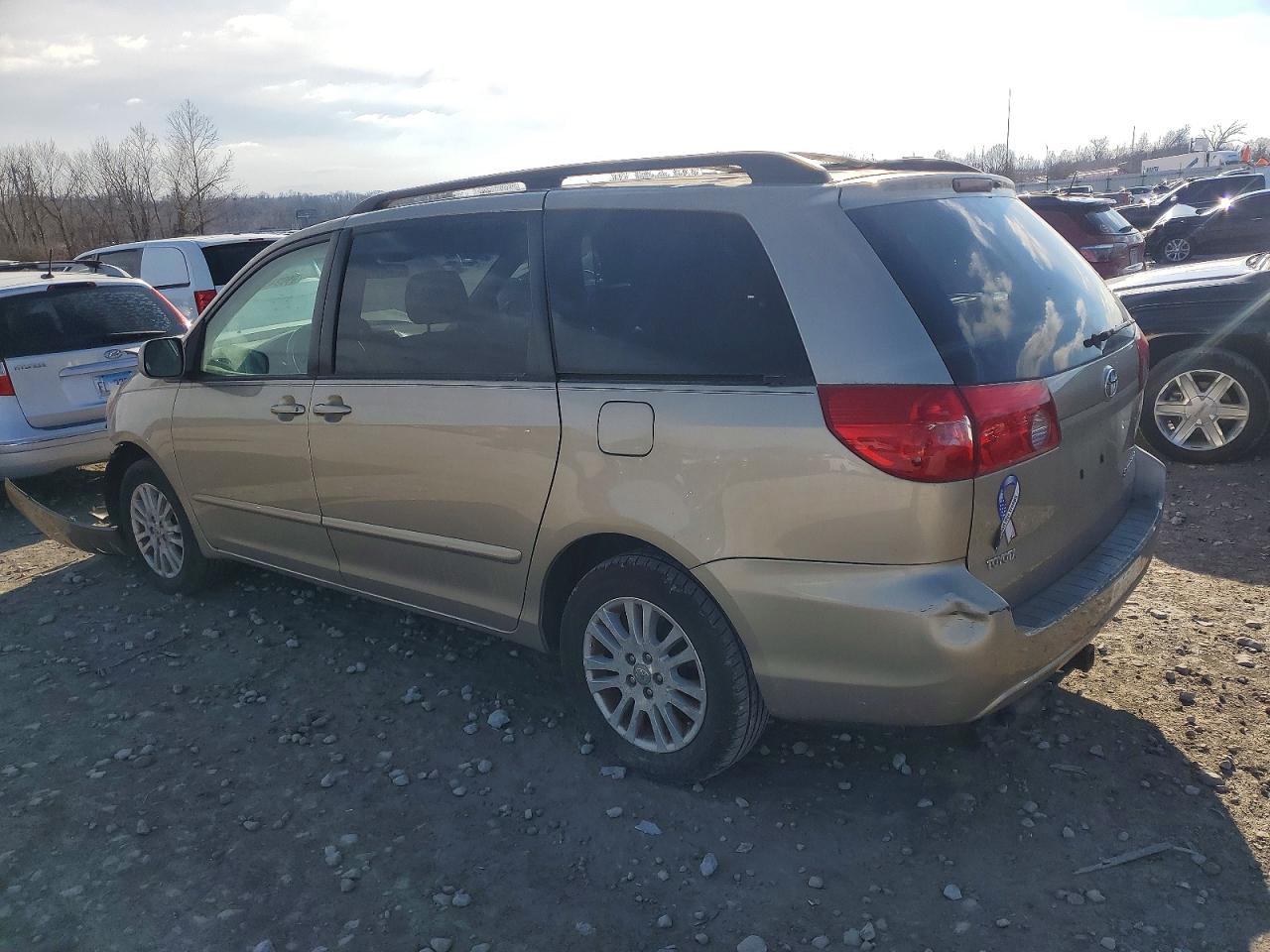 2008 TOYOTA SIENNA XLE photo 2