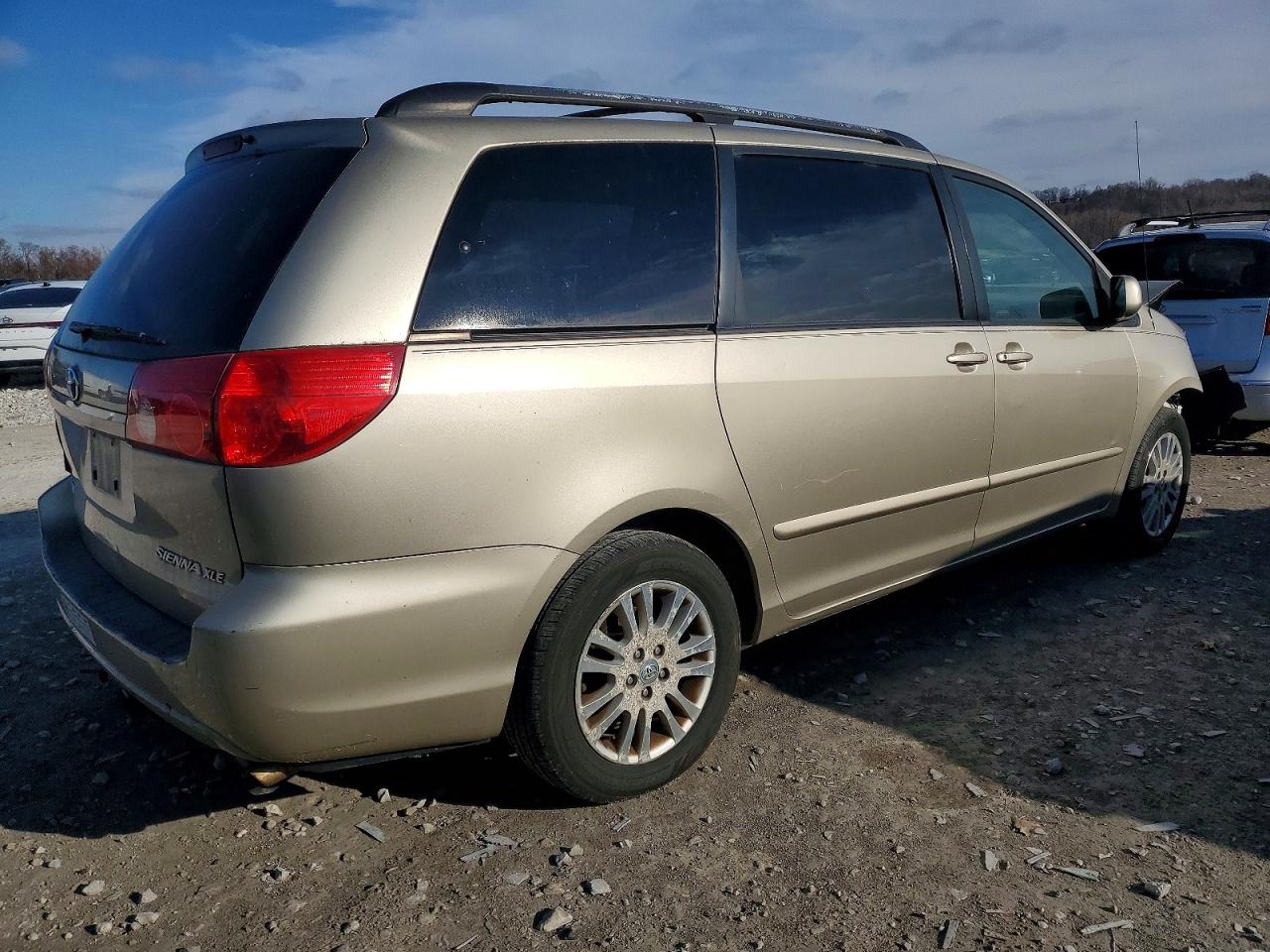 2008 TOYOTA SIENNA XLE photo 3