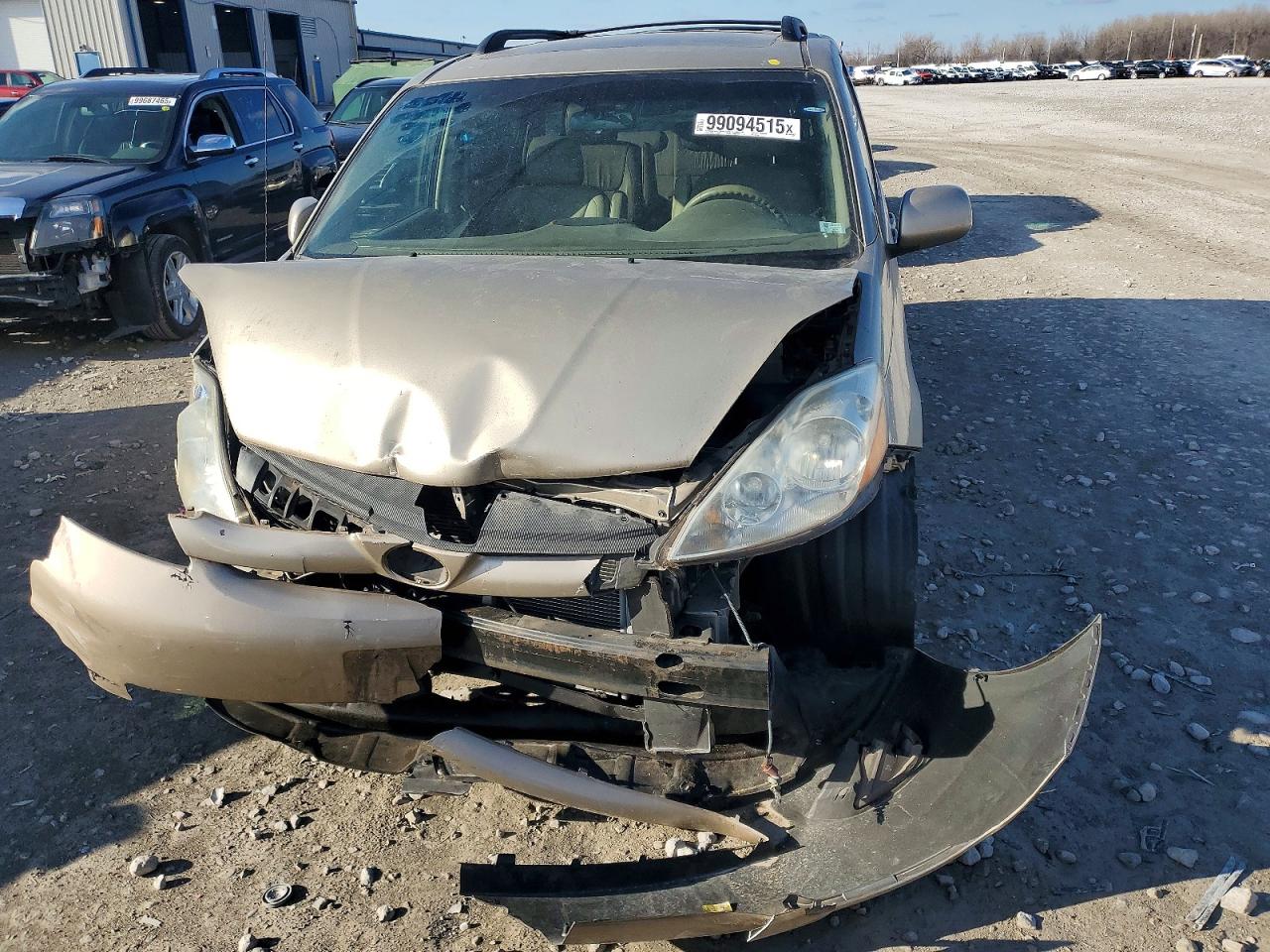 2008 TOYOTA SIENNA XLE photo 5