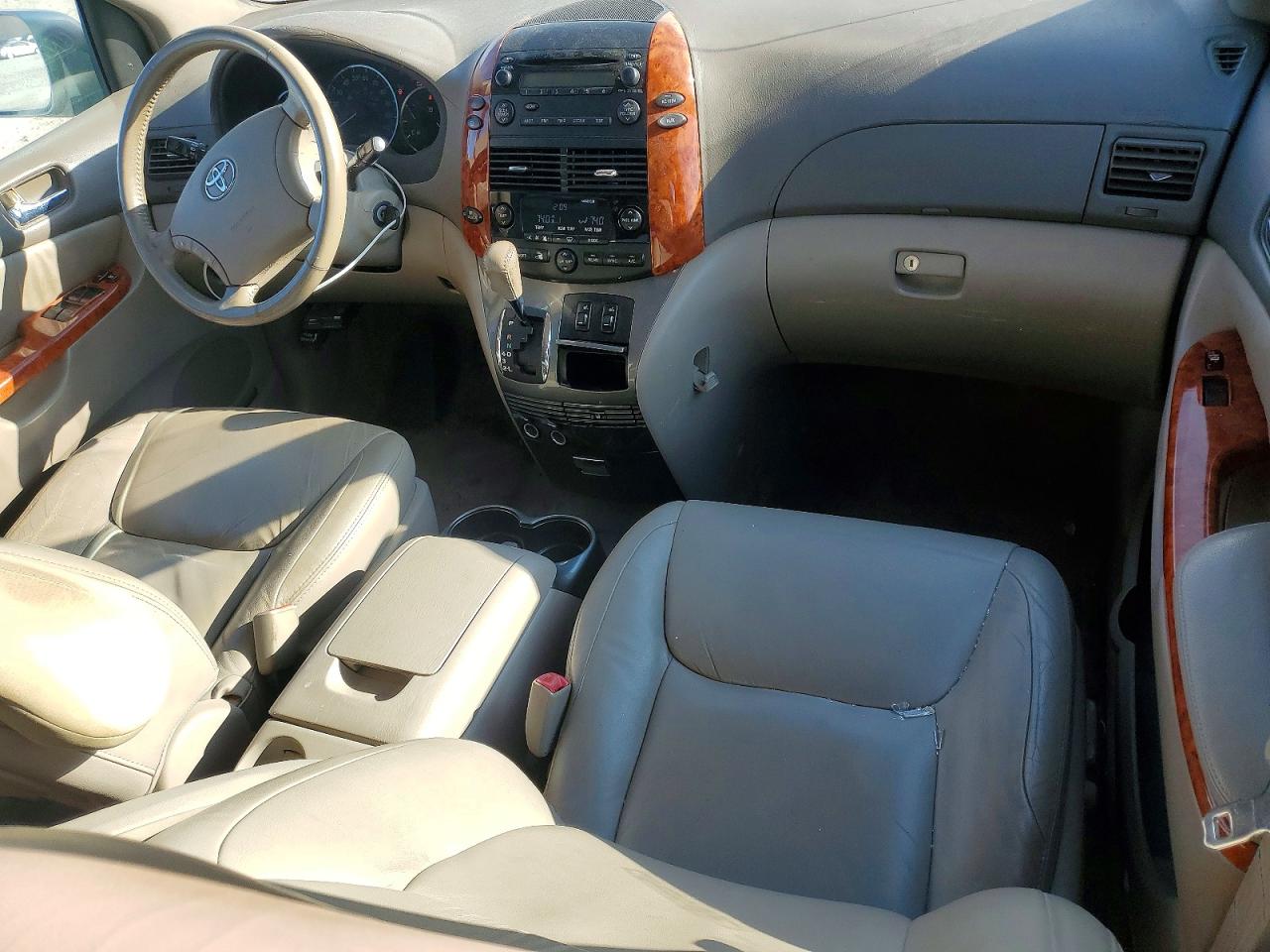2008 TOYOTA SIENNA XLE photo 8