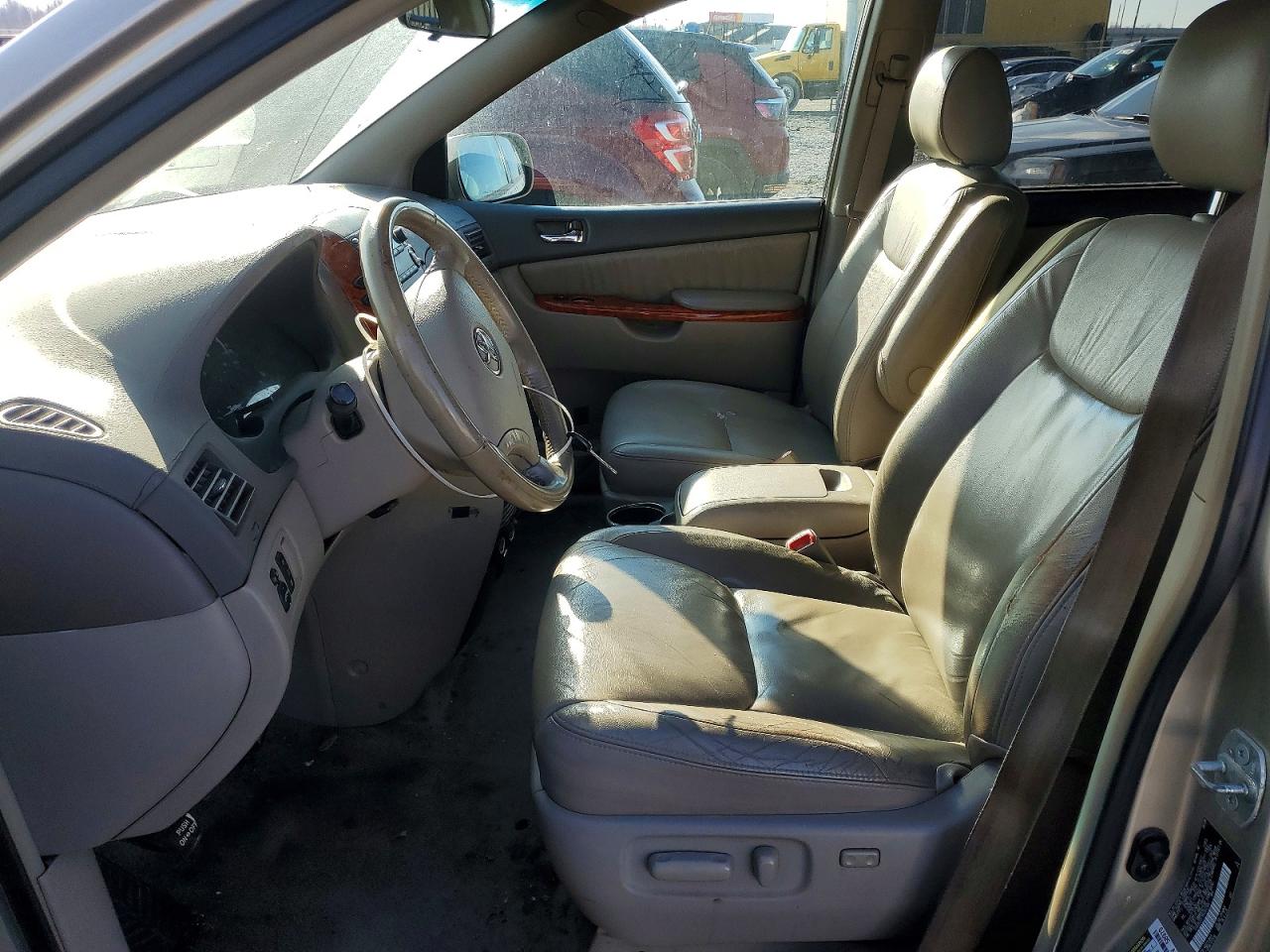 2008 TOYOTA SIENNA XLE photo 7