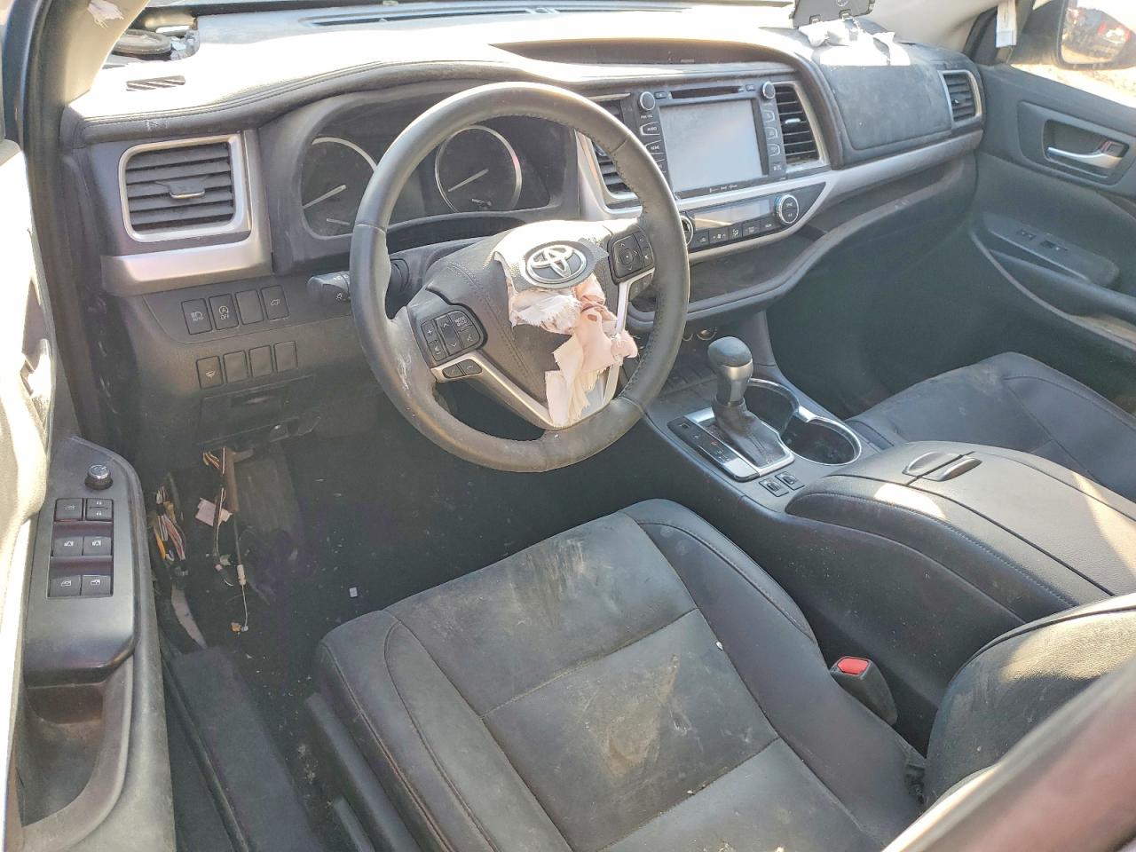2019 TOYOTA HIGHLANDER SE photo 8