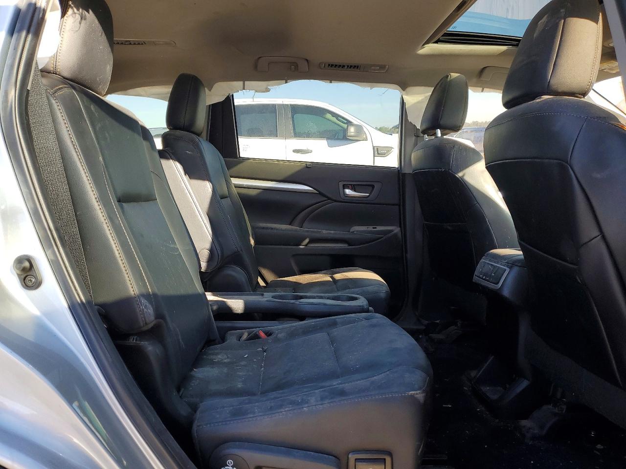 2019 TOYOTA HIGHLANDER SE photo 11