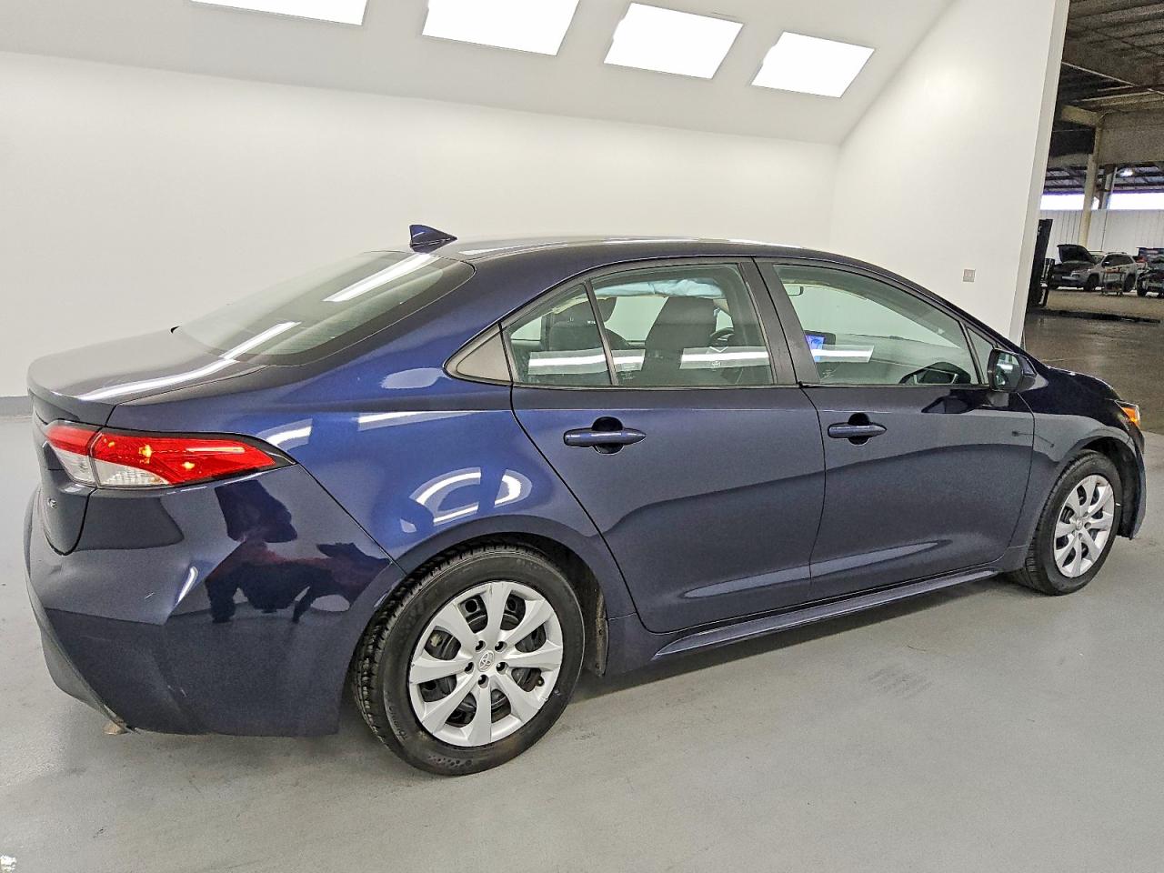 2023 TOYOTA COROLLA LE photo 3