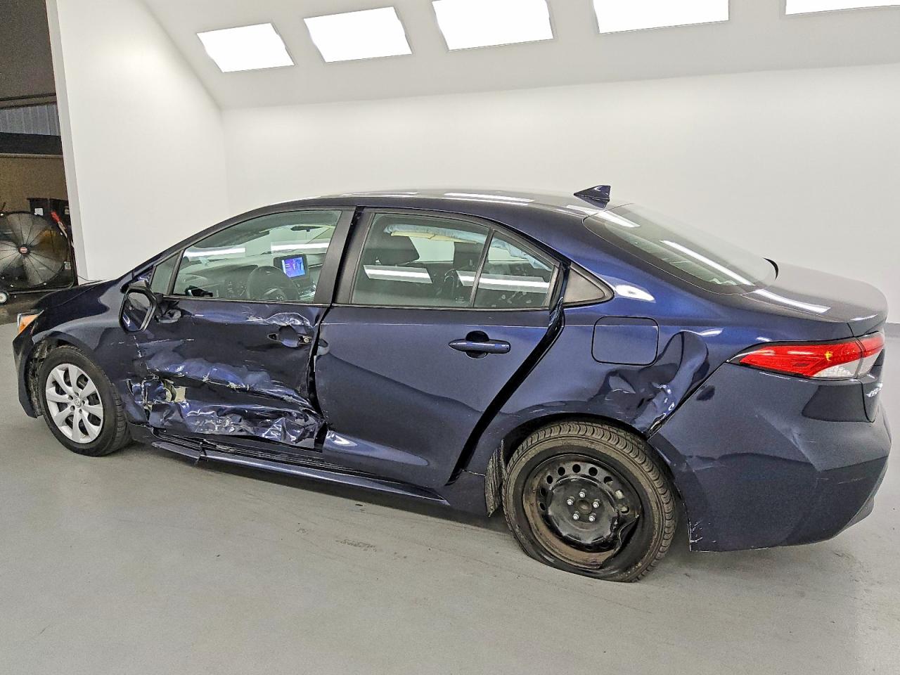 2023 TOYOTA COROLLA LE photo 2