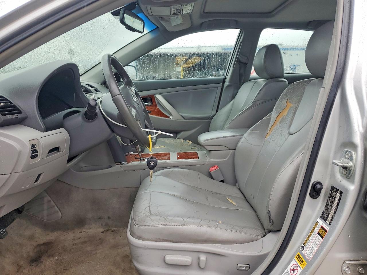 2010 TOYOTA CAMRY SE photo 7