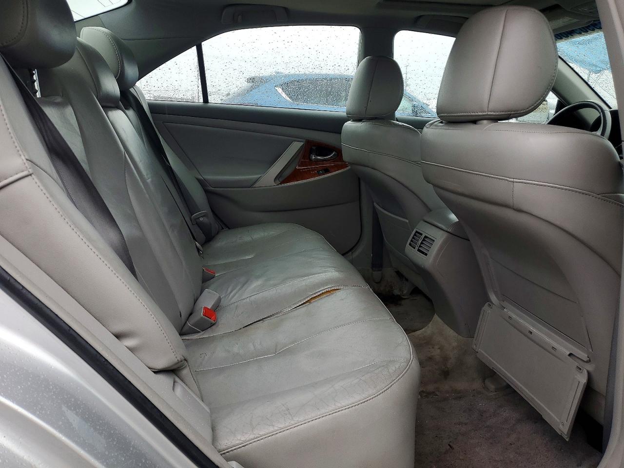 2010 TOYOTA CAMRY SE photo 10