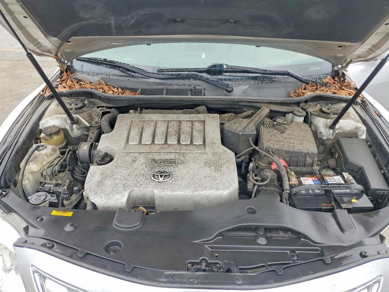 2010 TOYOTA CAMRY SE photo 11