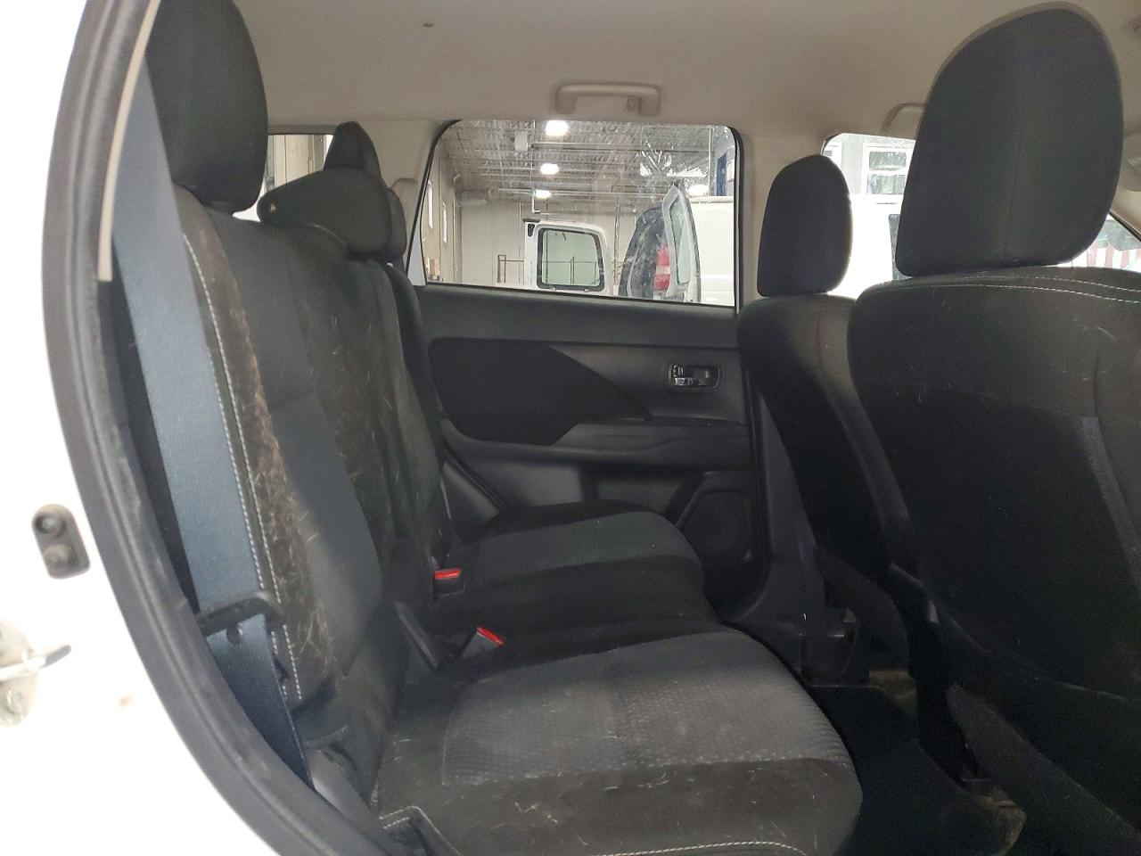 2016 MITSUBISHI OUTLANDER SE photo 11