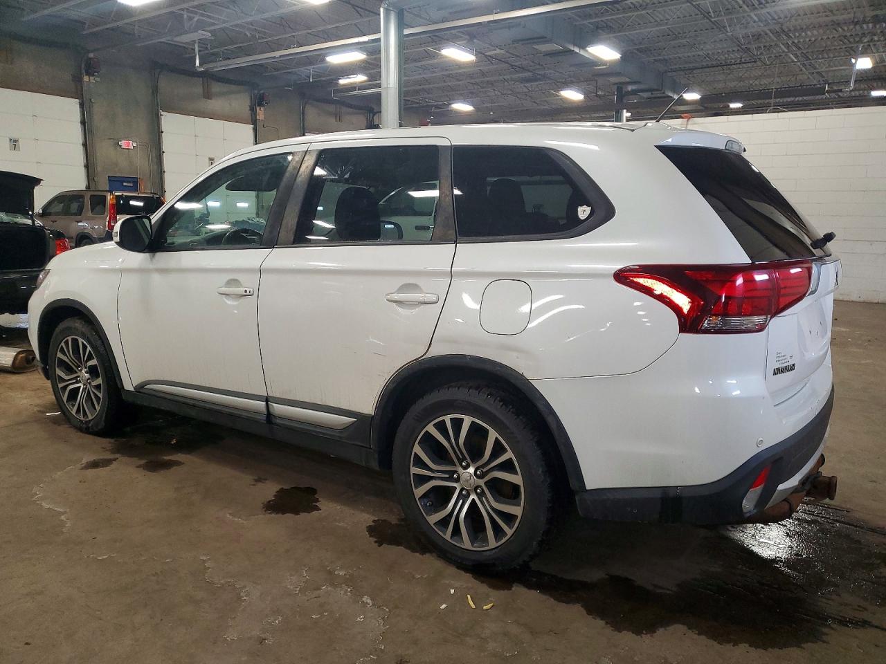 2016 MITSUBISHI OUTLANDER SE photo 2