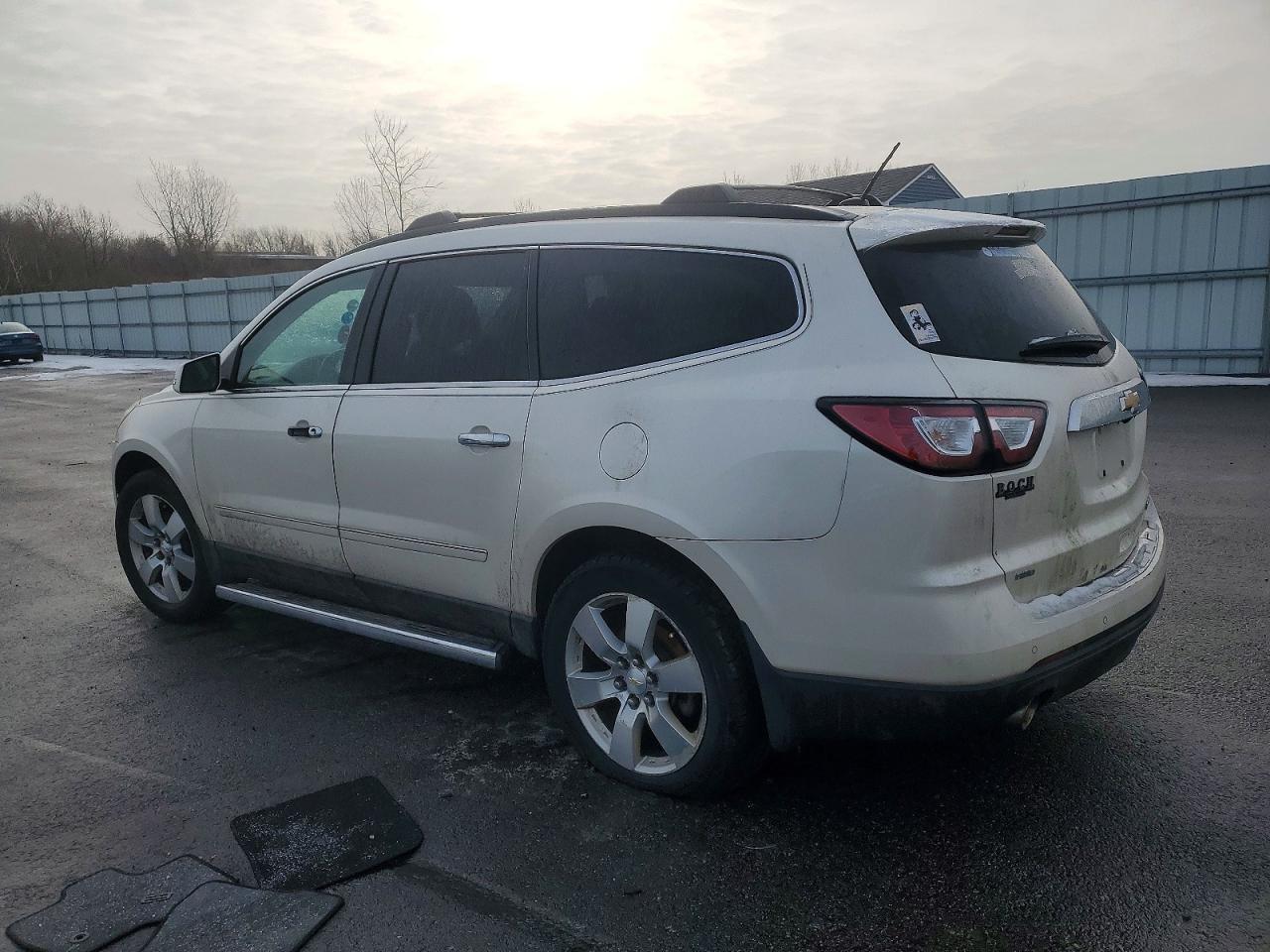 2014 CHEVROLET TRAVERSE LTZ photo 2