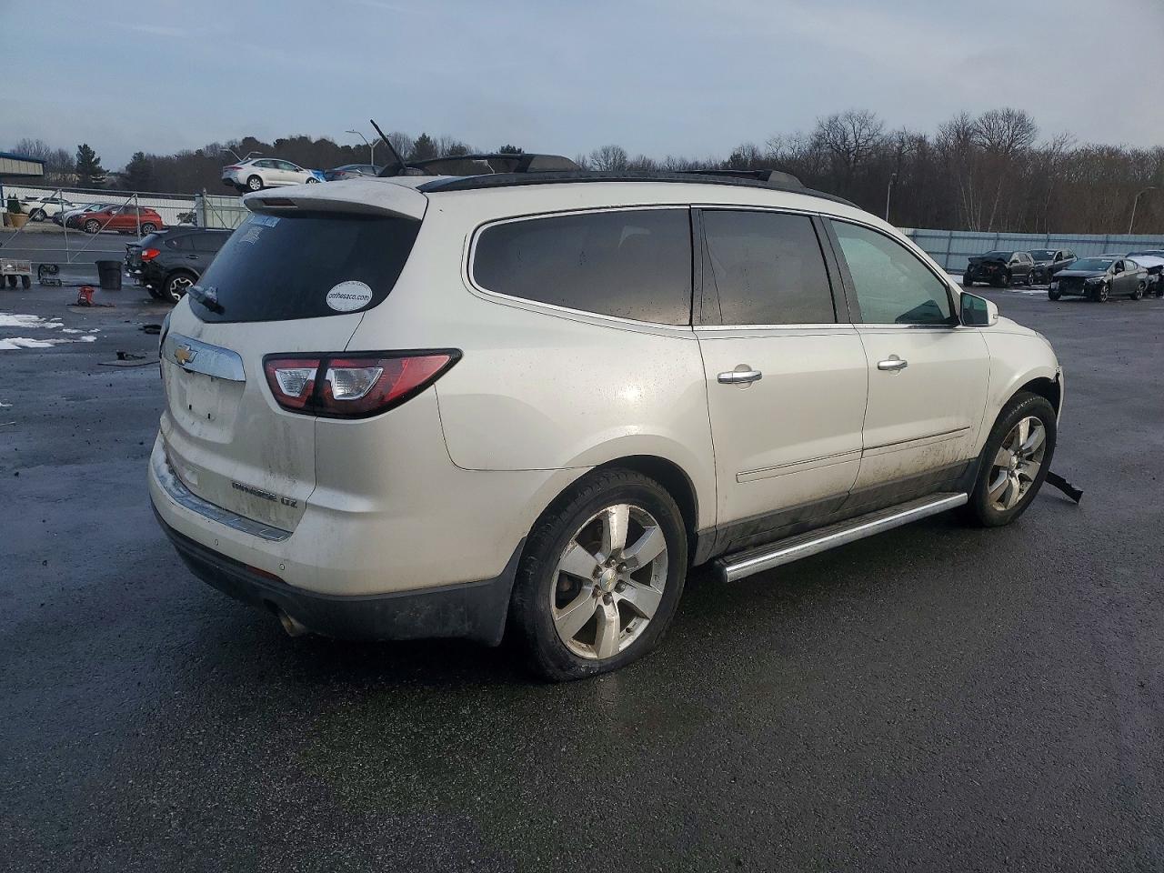 2014 CHEVROLET TRAVERSE LTZ photo 3