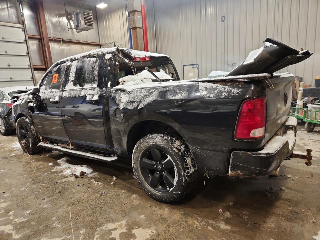 2018 RAM 1500 SLT photo 2